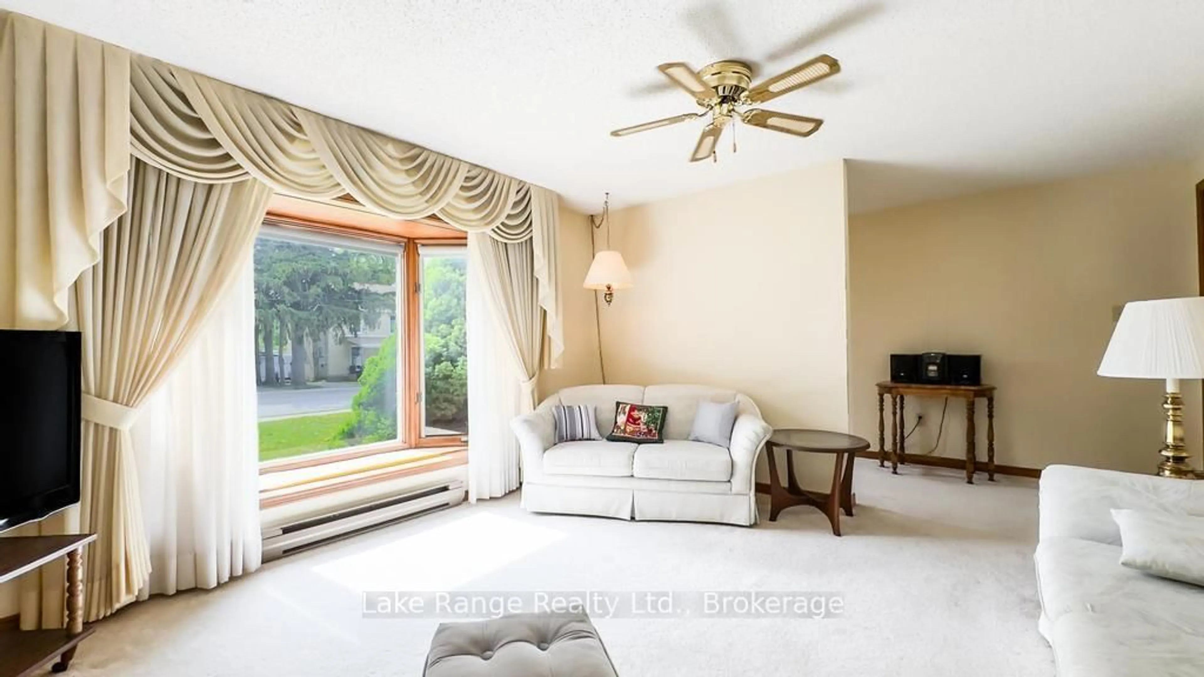 Living room with furniture, unknown for 486 Havelock St, Huron-Kinloss Ontario N0G 2H0