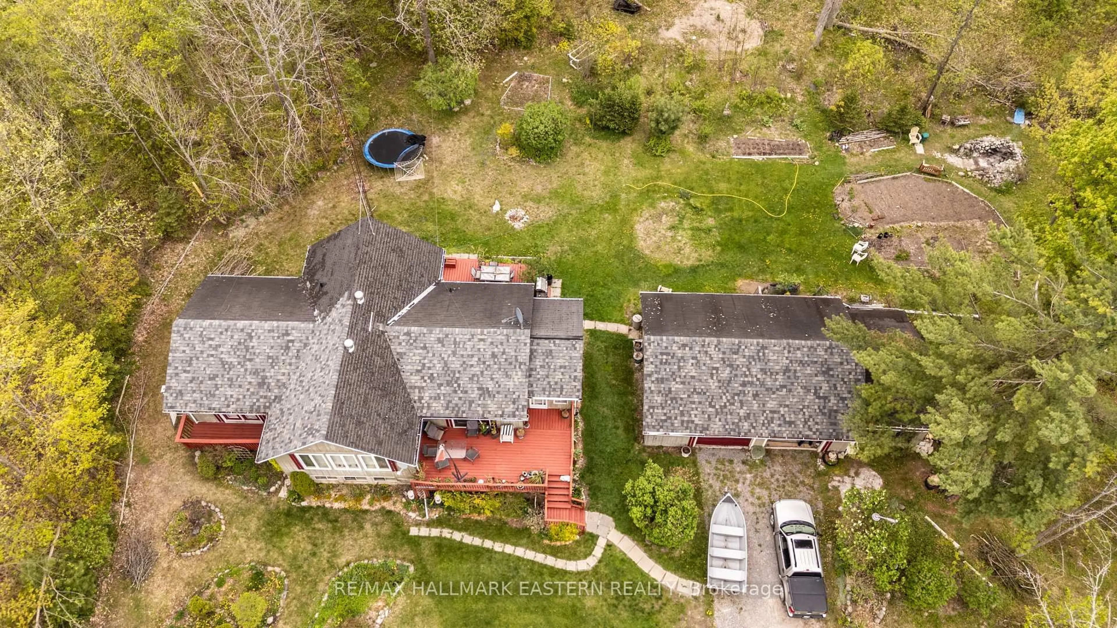A pic from outside/outdoor area/front of a property/back of a property/a pic from drone, street for 28 Woodlawn Dr, Trent Hills Ontario K0L 1Y0