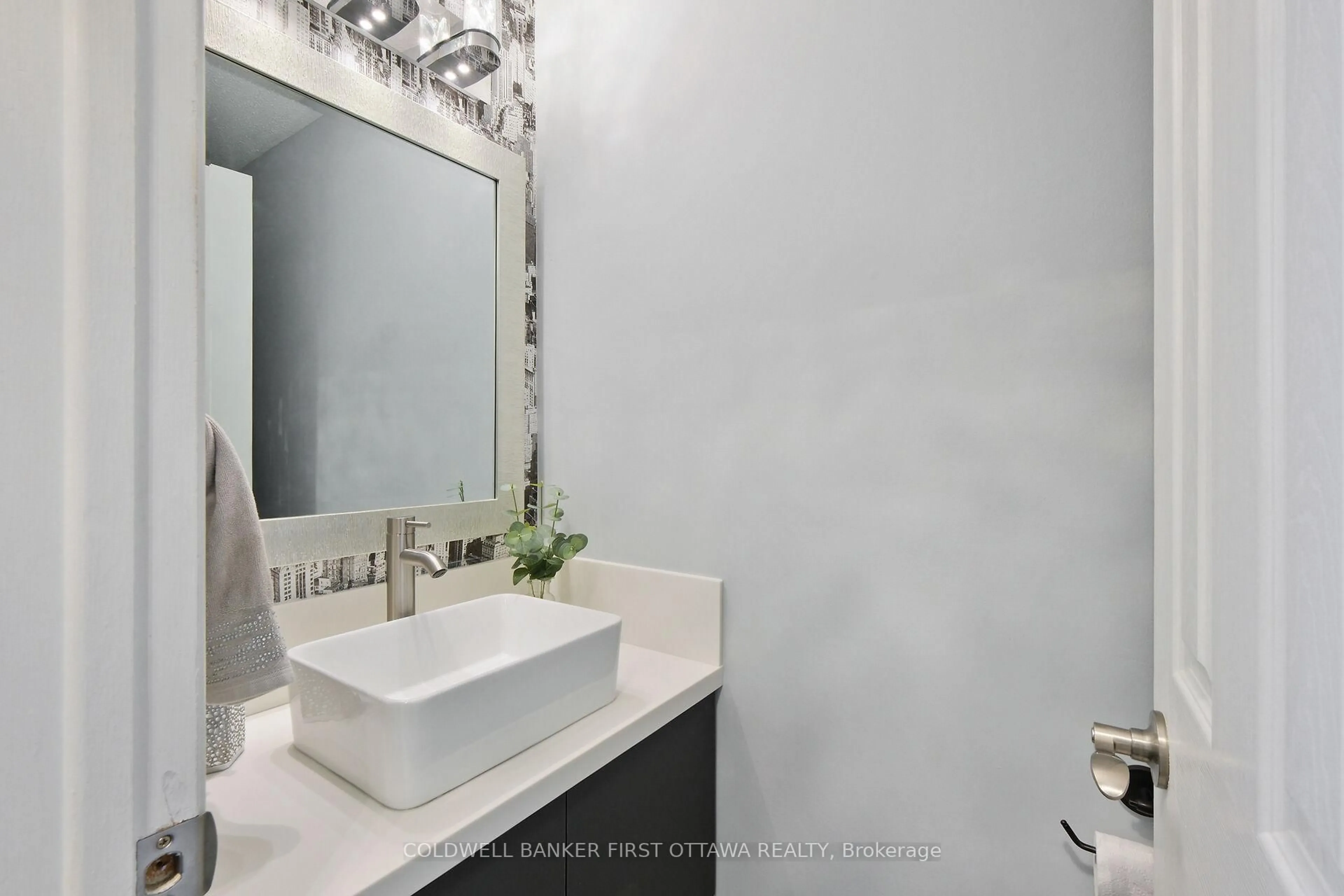 Contemporary bathroom, ceramic/tile floor for 12 Carmichael Crt, Kanata Ontario K2K 1K2