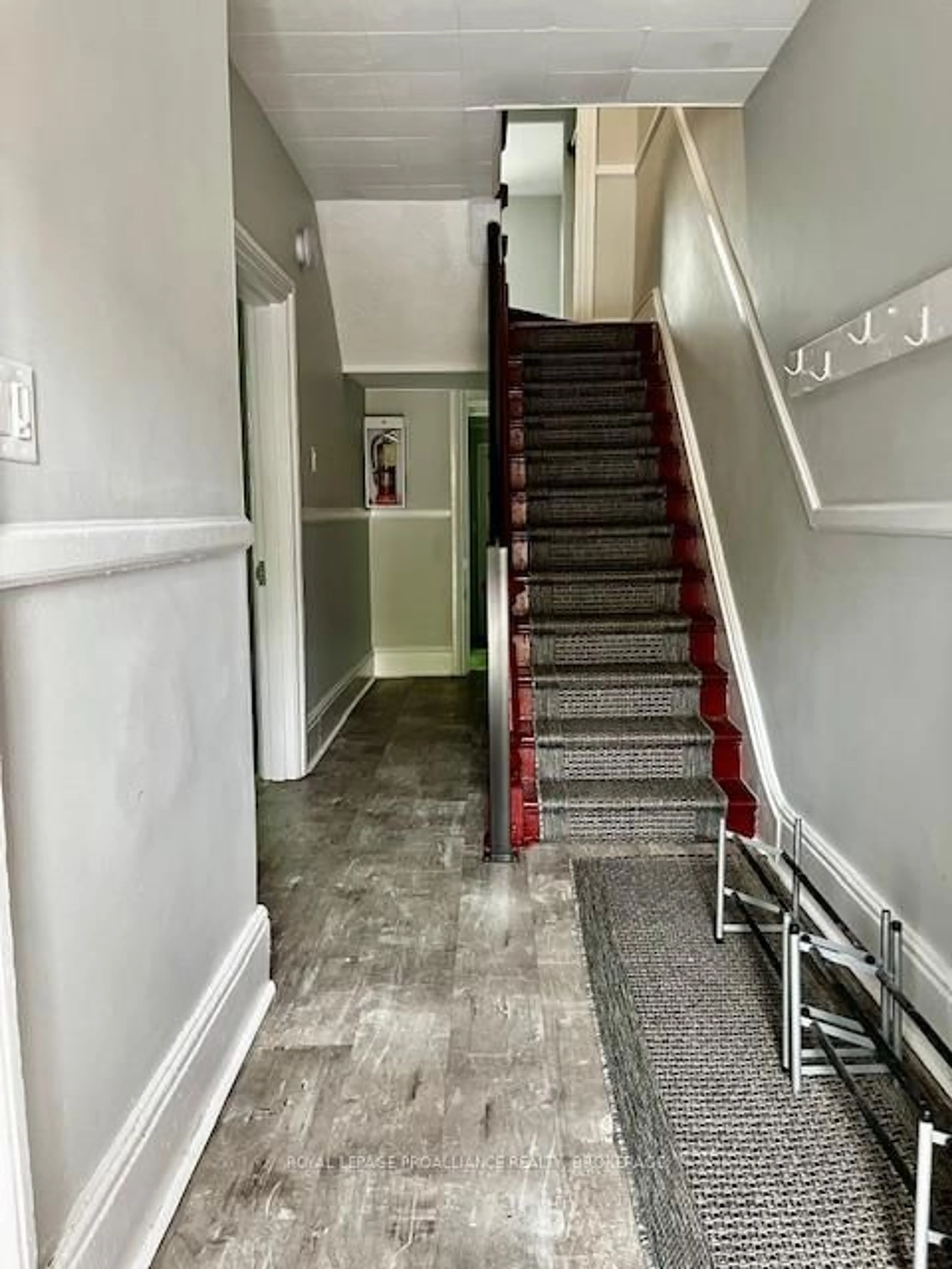 Indoor foyer for 396 Johnson St, Kingston Ontario K7L 1Z2