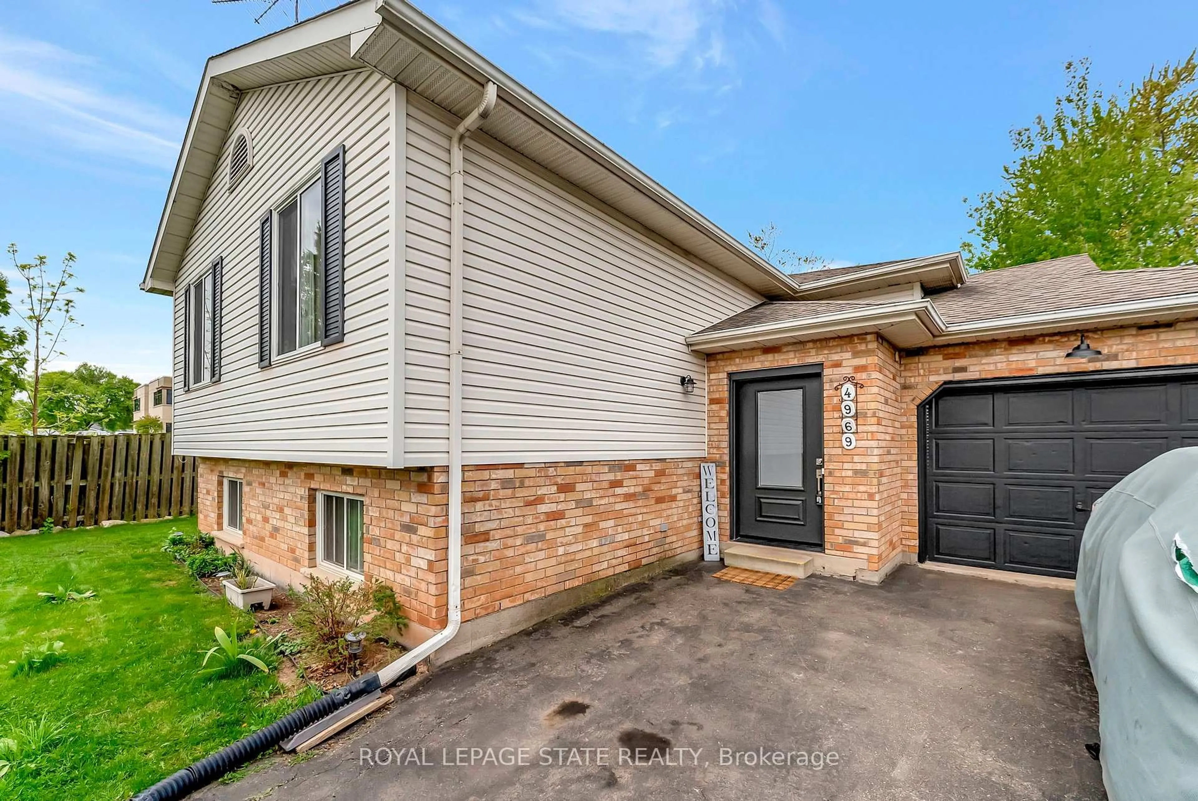 Home with brick exterior material, street for 4969 Alexandra Ave, Lincoln Ontario L0R 1B5