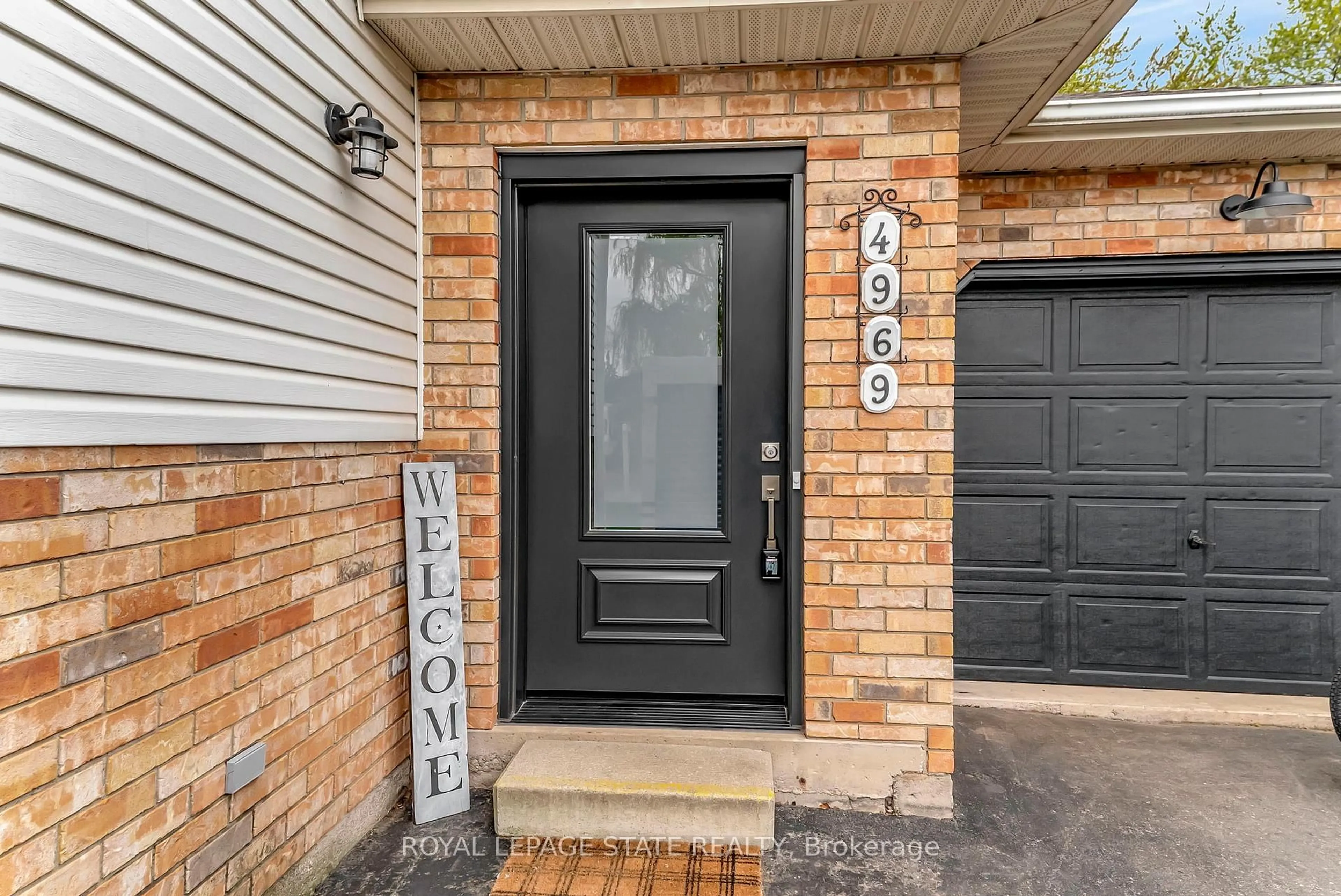 Indoor entryway for 4969 Alexandra Ave, Lincoln Ontario L0R 1B5