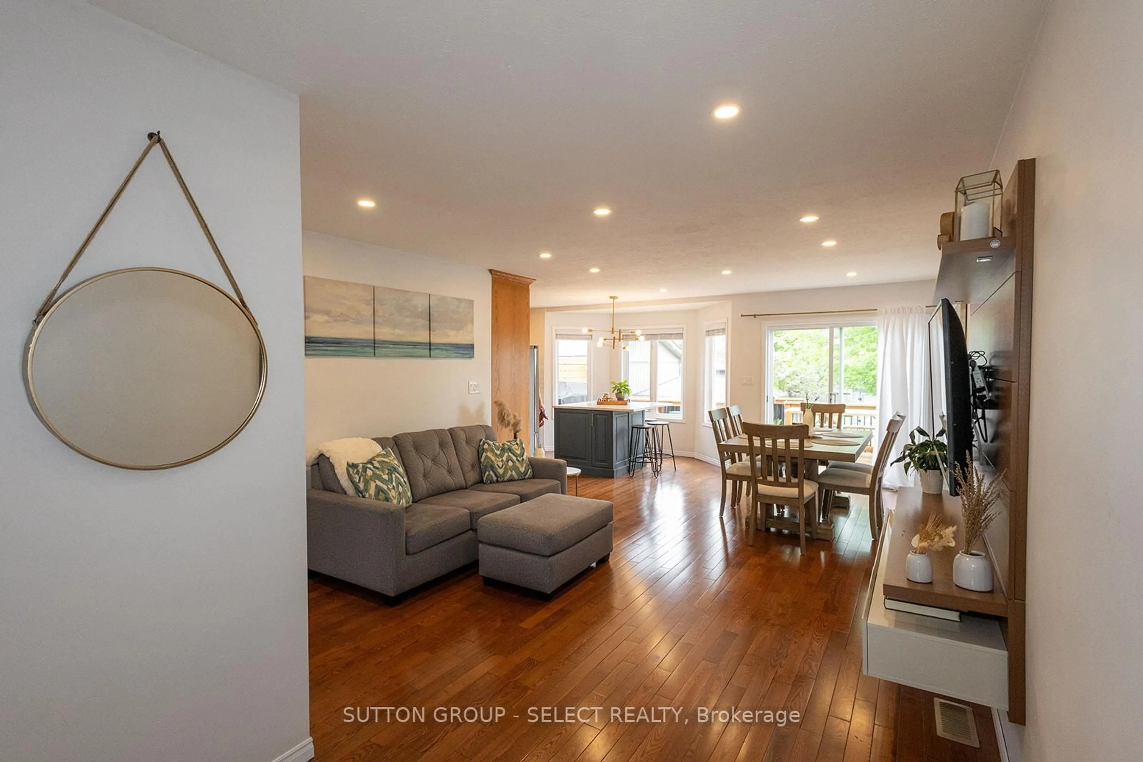 Living room with furniture, unknown for 64 University Ave, Chatham-Kent Ontario N8A 3Z6