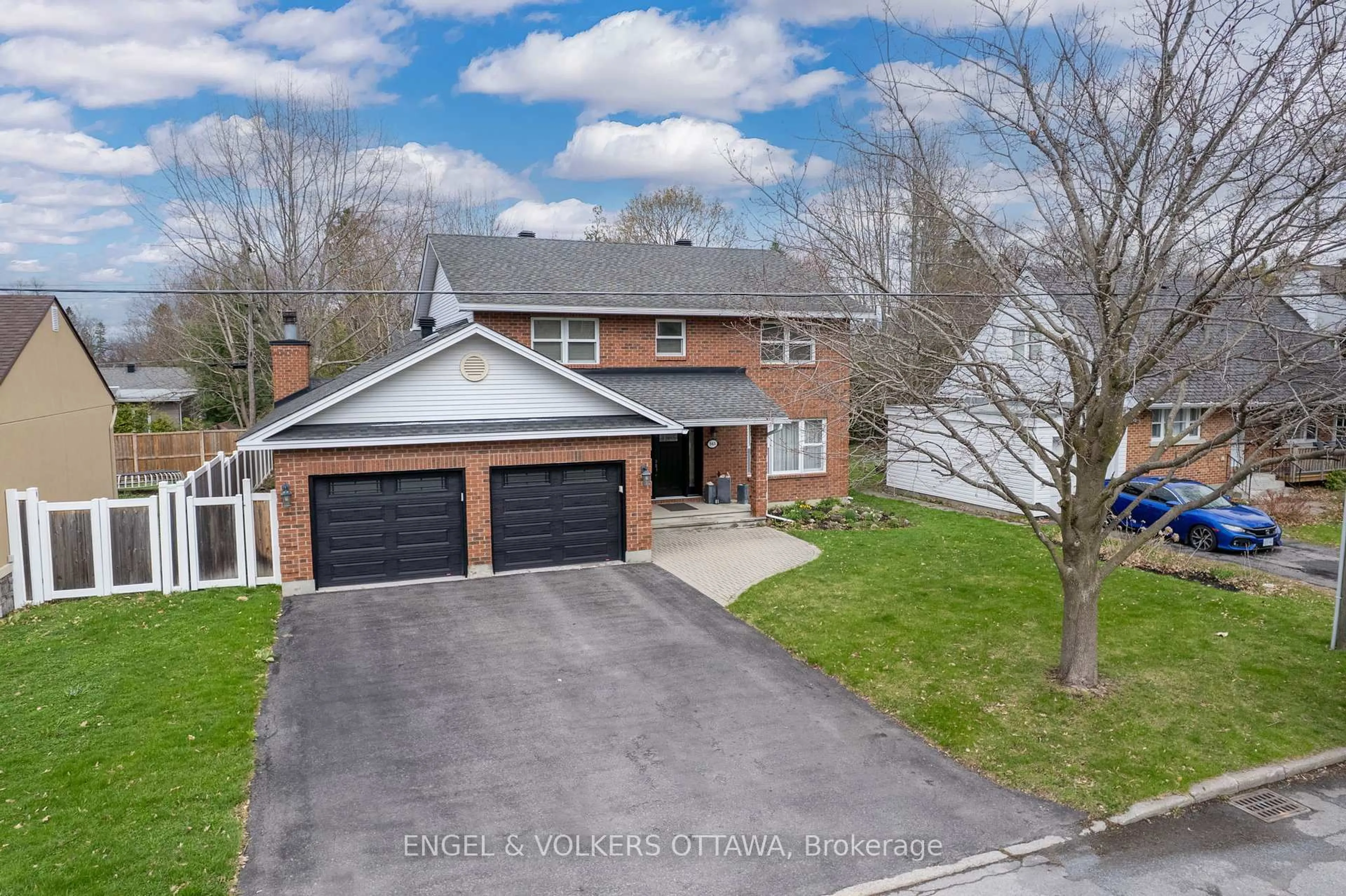 A pic from outside/outdoor area/front of a property/back of a property/a pic from drone, street for 343 Billings Ave, Ottawa Ontario K1H 5L2