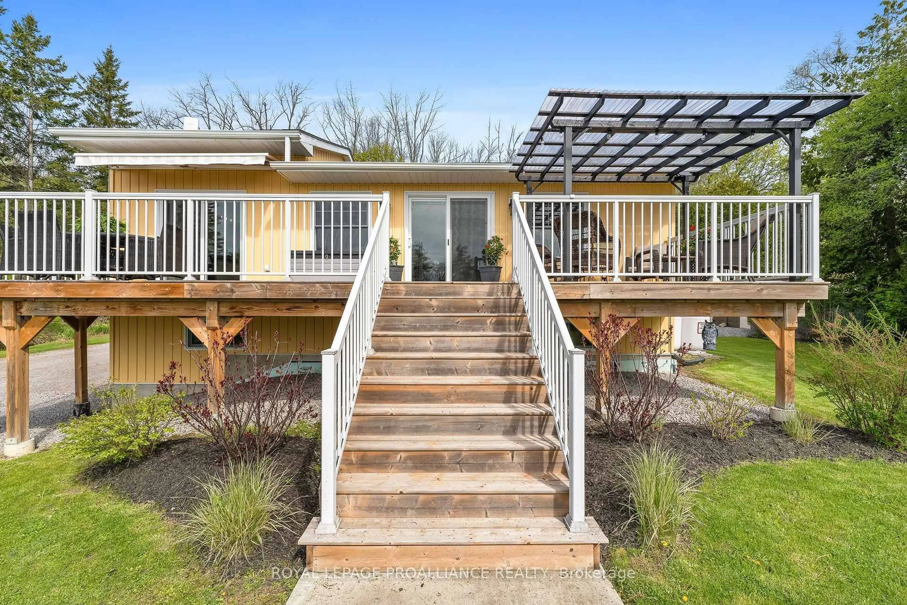 Patio, building for 686 North Shore Dr, Otonabee-South Monaghan Ontario K0L 1B0