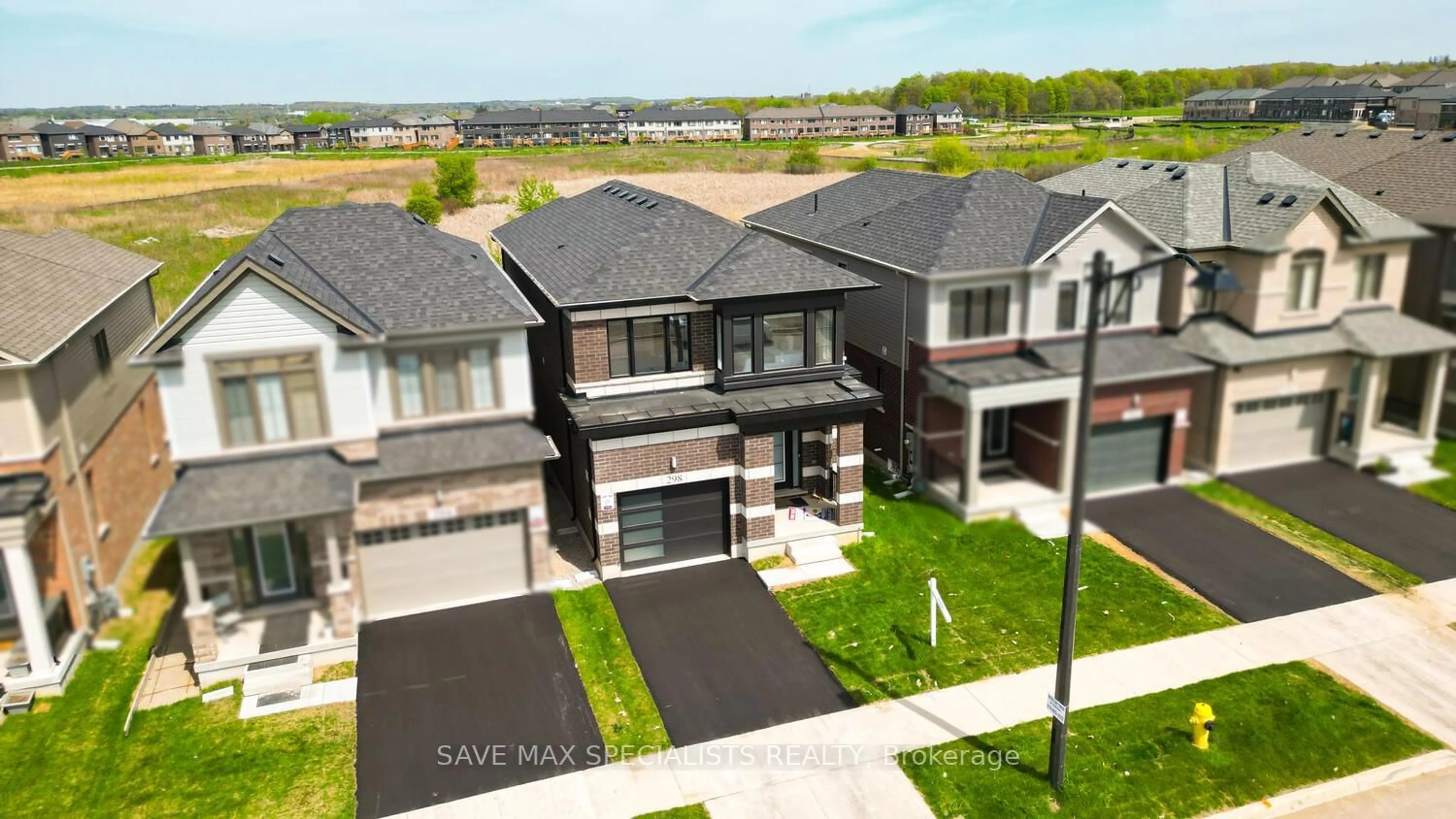 A pic from outside/outdoor area/front of a property/back of a property/a pic from drone, street for 298 Newman Dr, Cambridge Ontario N1S 0E1