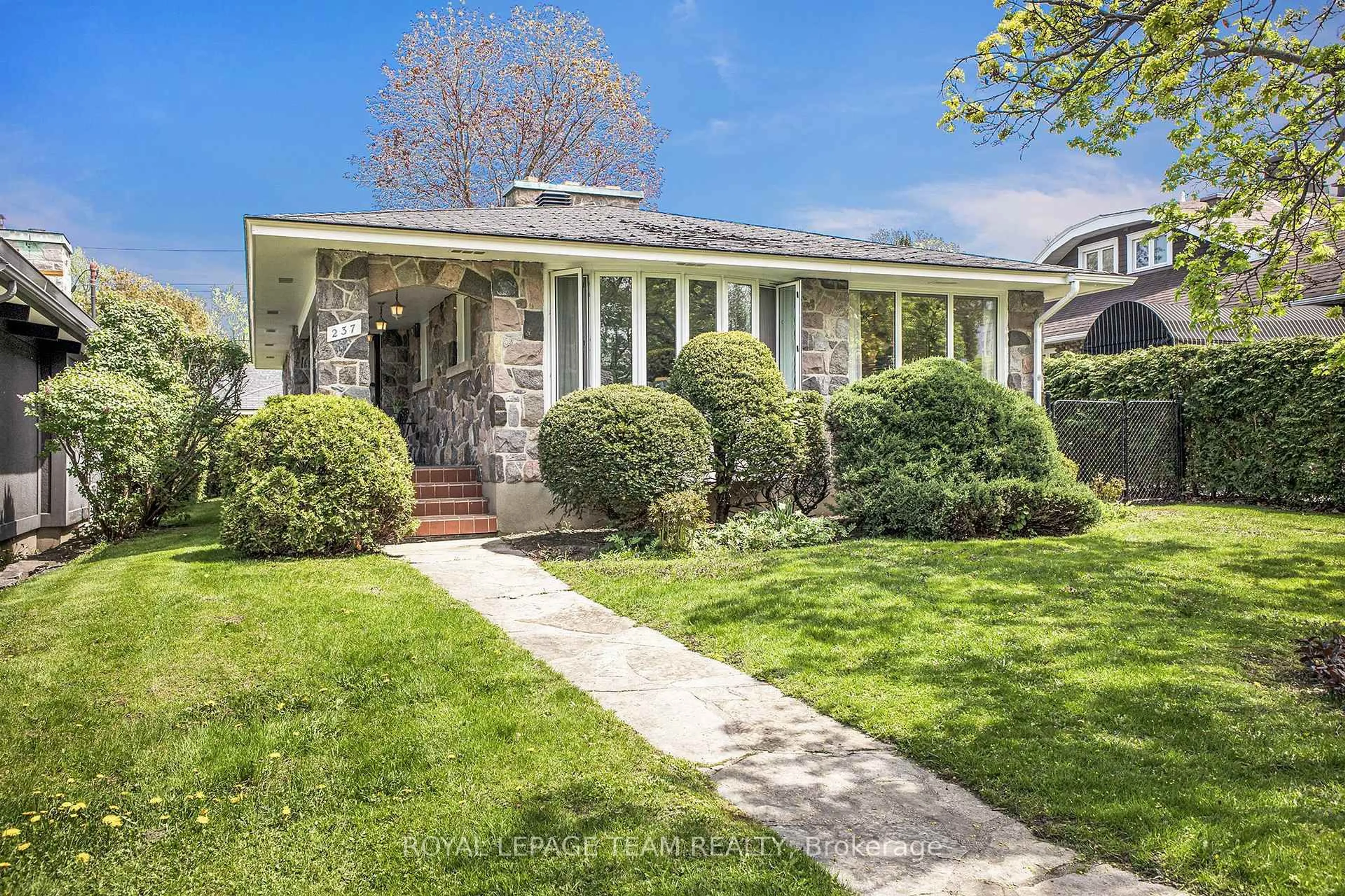 Unknown for 237 Island Park Dr, Ottawa Ontario K1Y 0A5