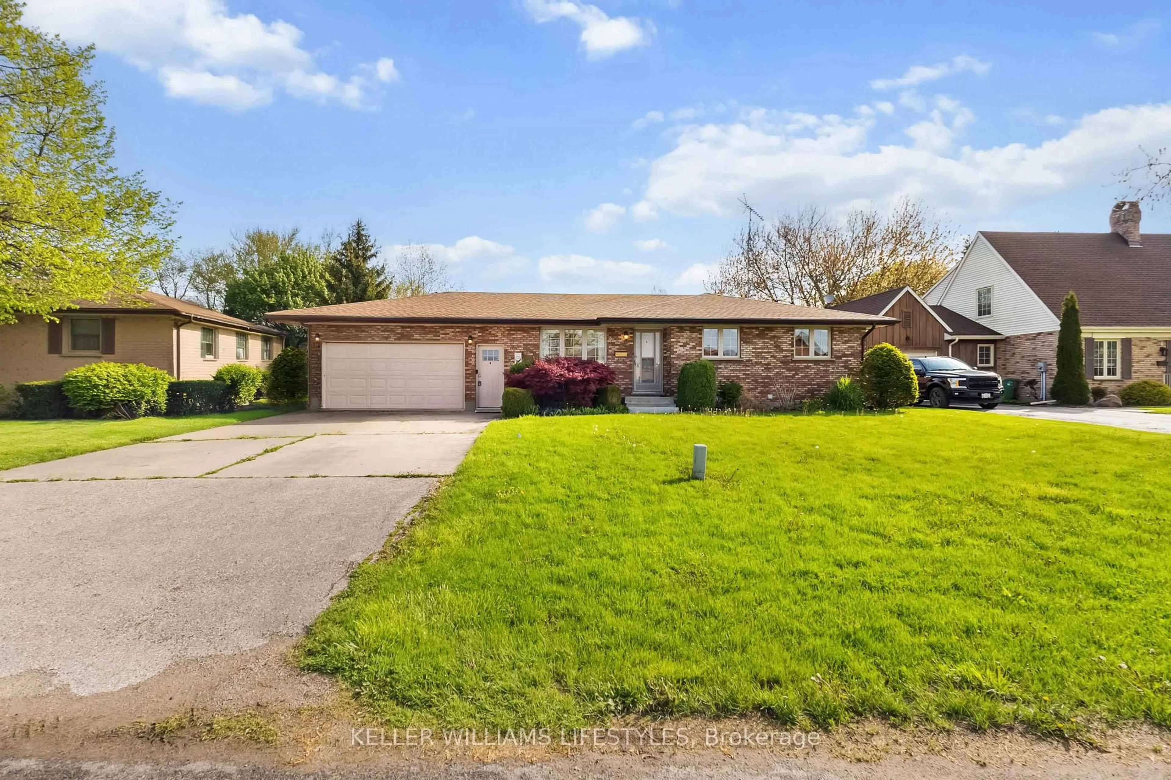 A pic from outside/outdoor area/front of a property/back of a property/a pic from drone, street for 4 Anne Cres, Southwest Middlesex Ontario N0M 1L0