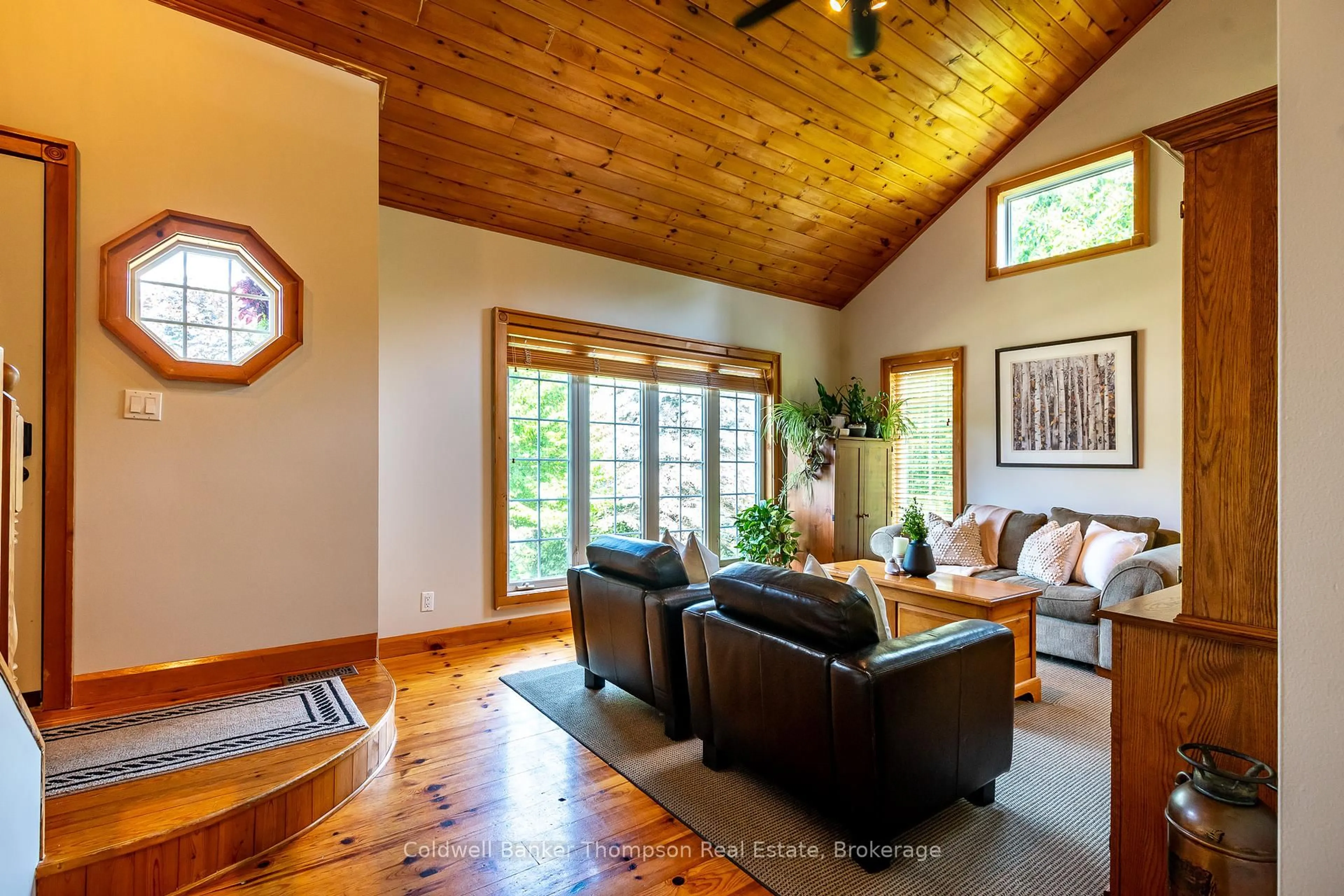 Living room with furniture, unknown for 15 COVERED BRIDGE Tr, Bracebridge Ontario P1L 1Y1