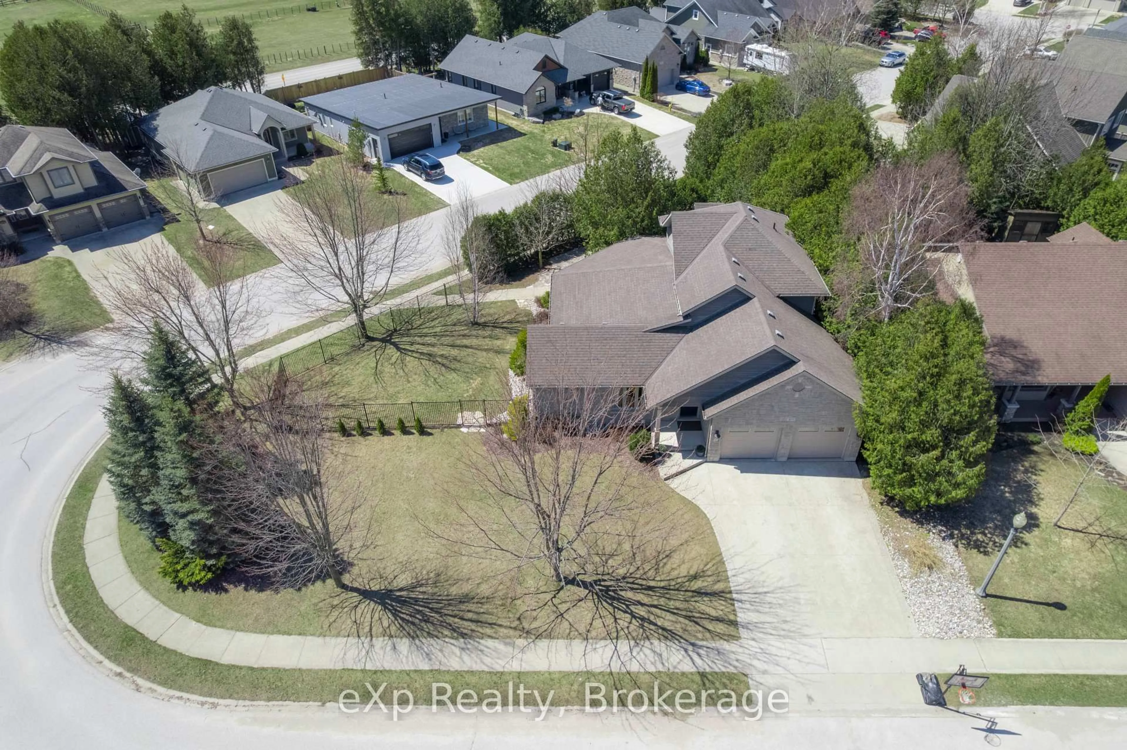 A pic from outside/outdoor area/front of a property/back of a property/a pic from drone, street for 477 Creekwood Dr, Saugeen Shores Ontario N0H 2L0