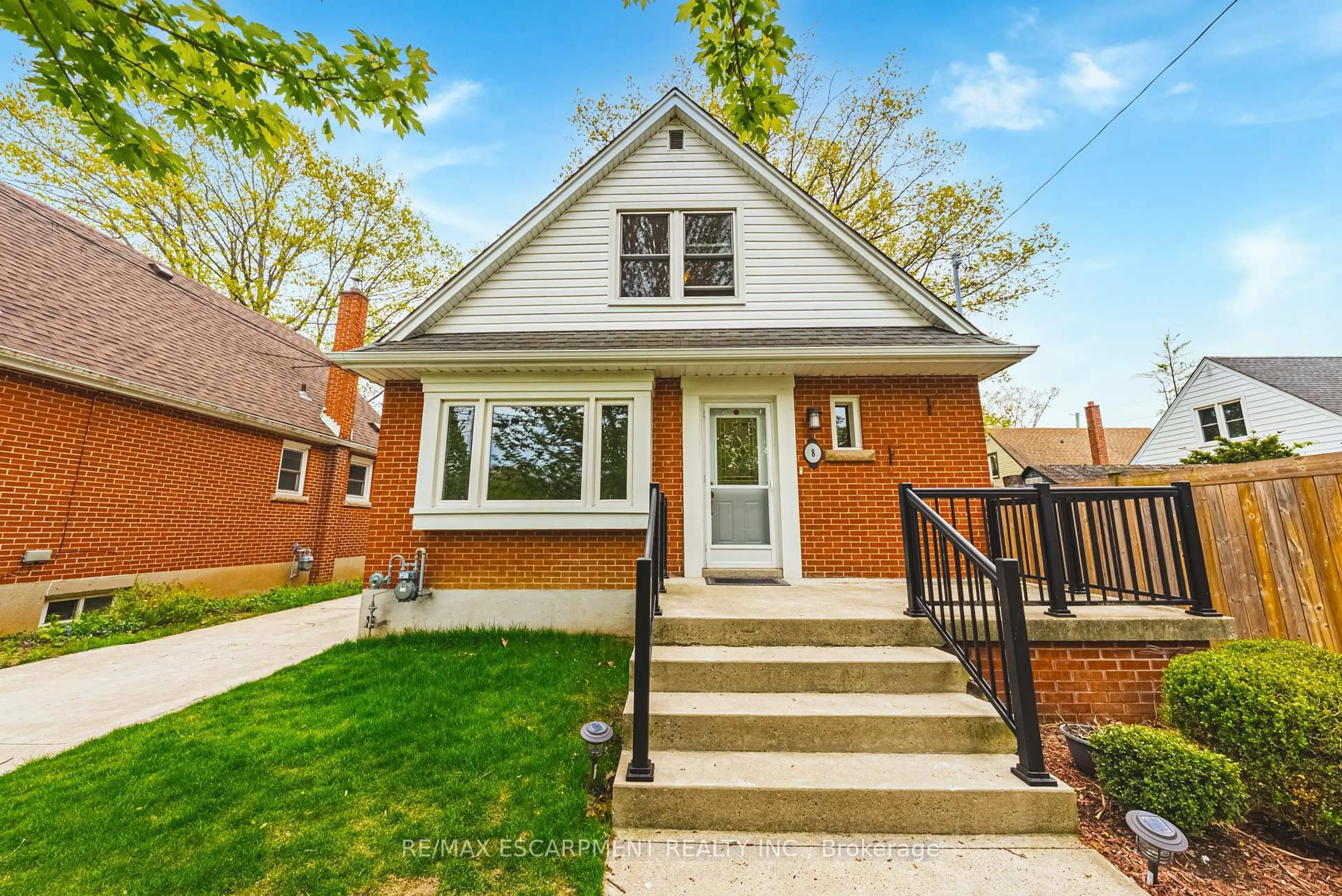 Home with brick exterior material, street for 8 Sinclair Crt, Hamilton Ontario L8K 2B5