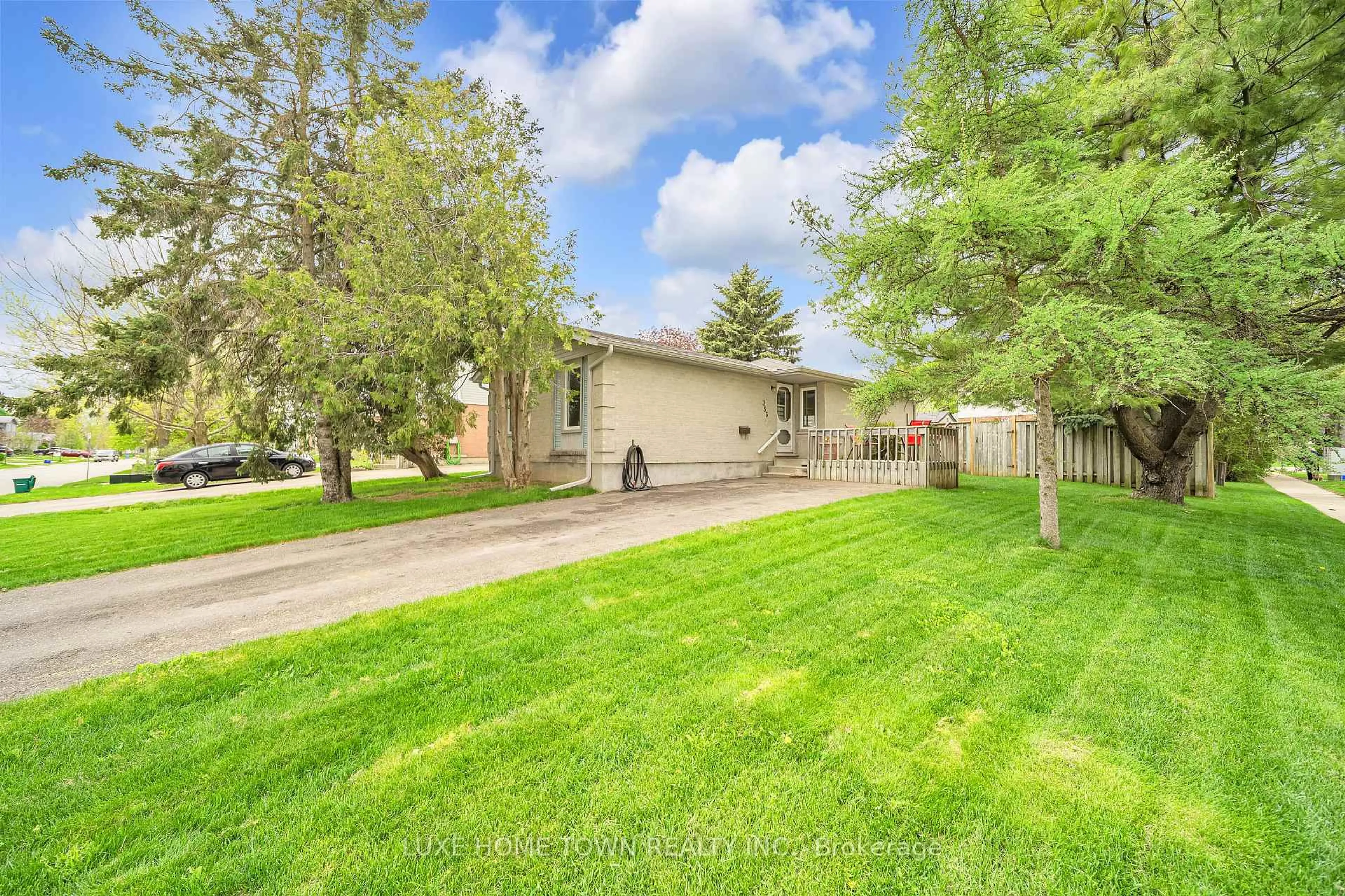 A pic from outside/outdoor area/front of a property/back of a property/a pic from drone, street for 355 Stornoway Dr, Centre Wellington Ontario N1M 3K9