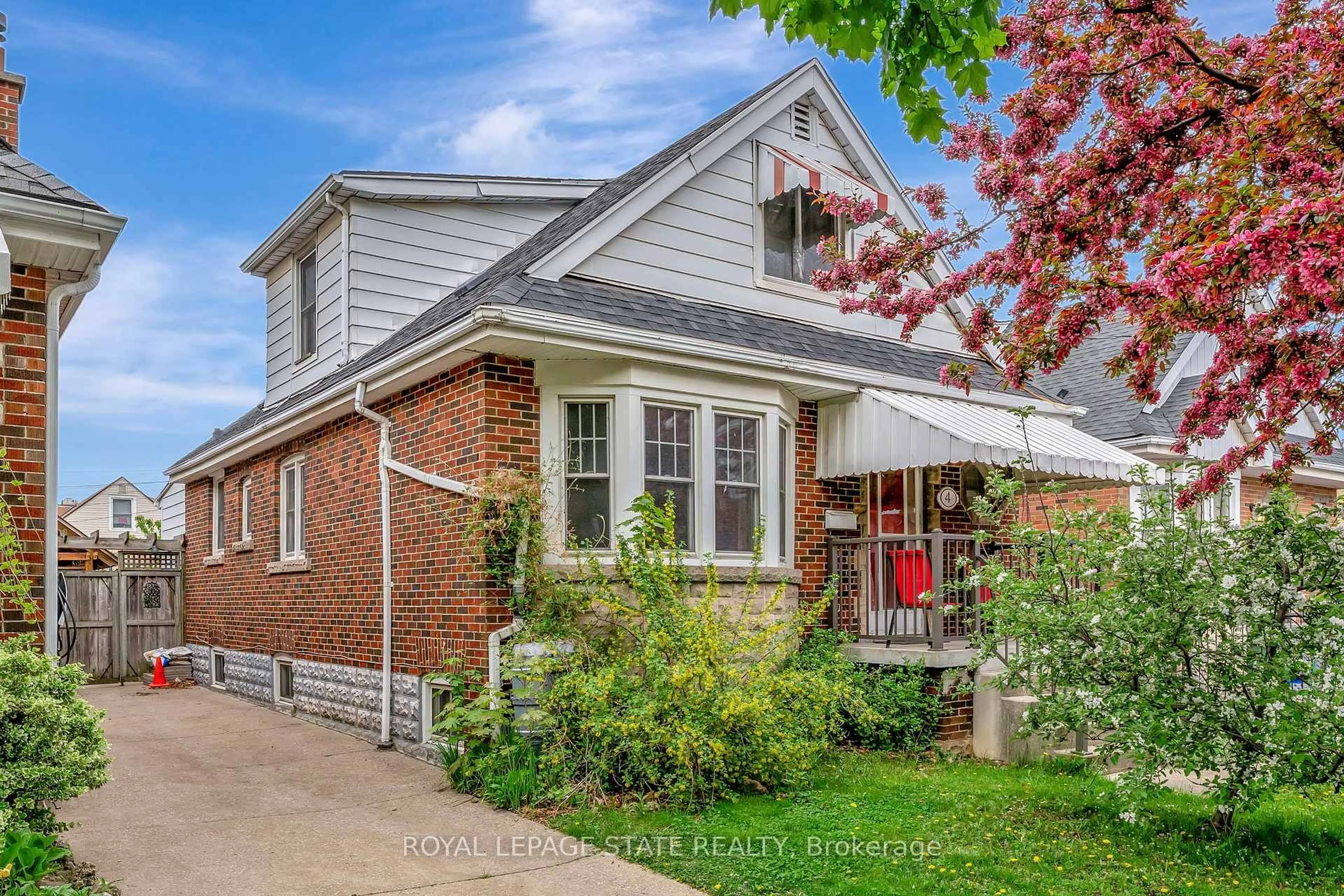 Home with brick exterior material, street for 4 Park Row, Hamilton Ontario L8K 2J4