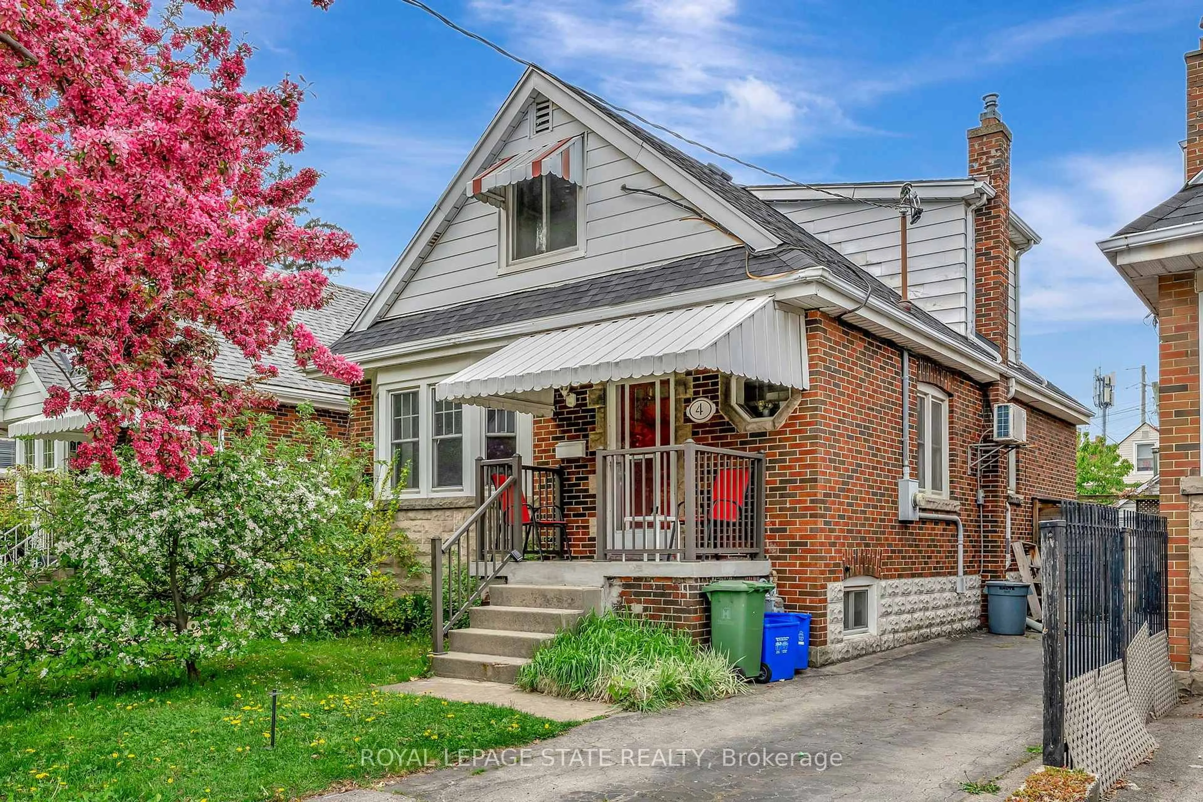 Home with brick exterior material, street for 4 Park Row, Hamilton Ontario L8K 2J4