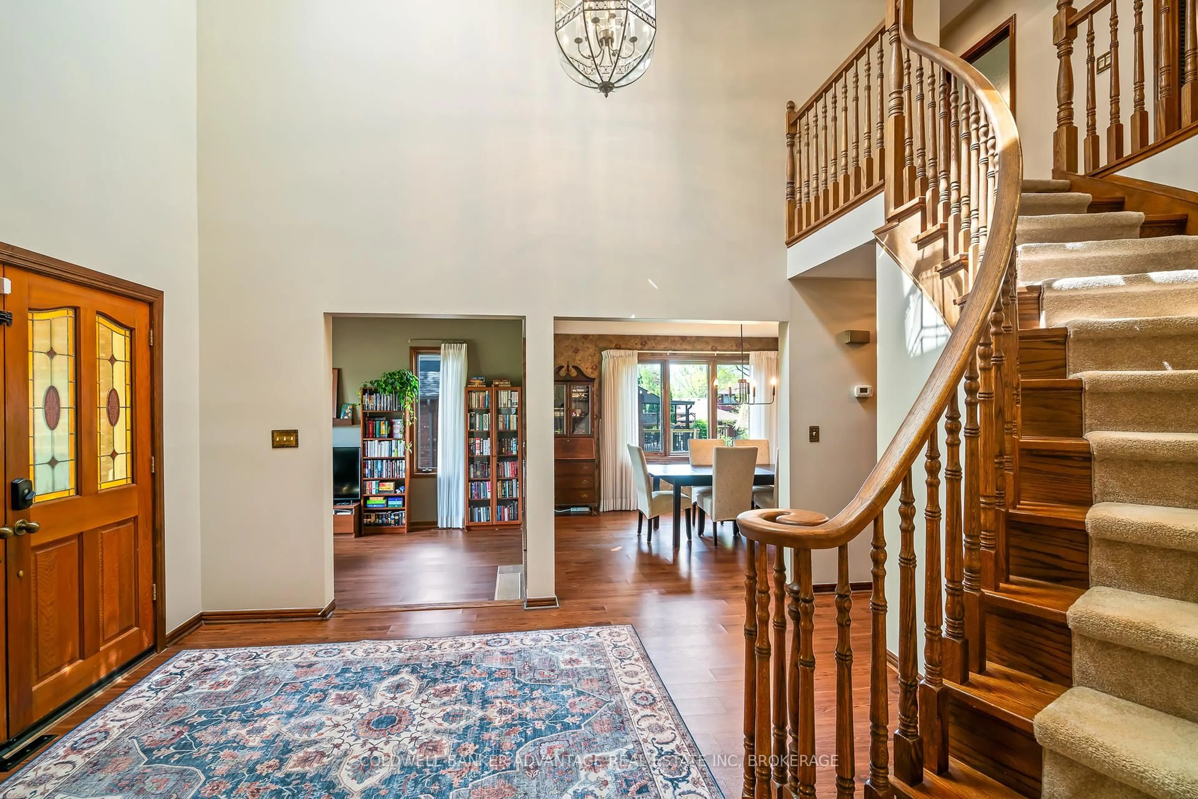 Indoor foyer for 7885 Beaverdams Rd, Niagara Falls Ontario L2H 1R6