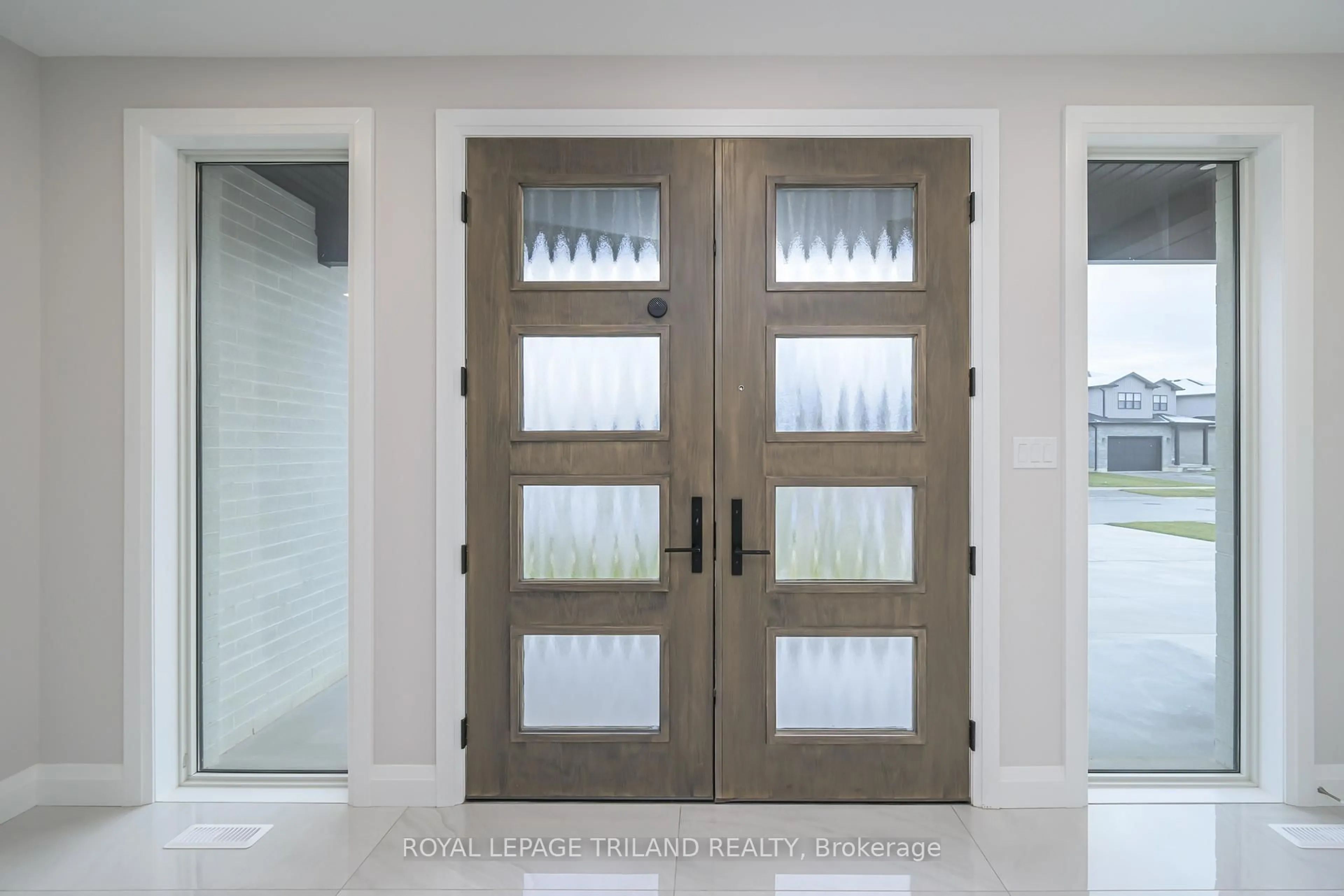 Indoor entryway for 177 Middleton Ave, London South Ontario N6L 0G1