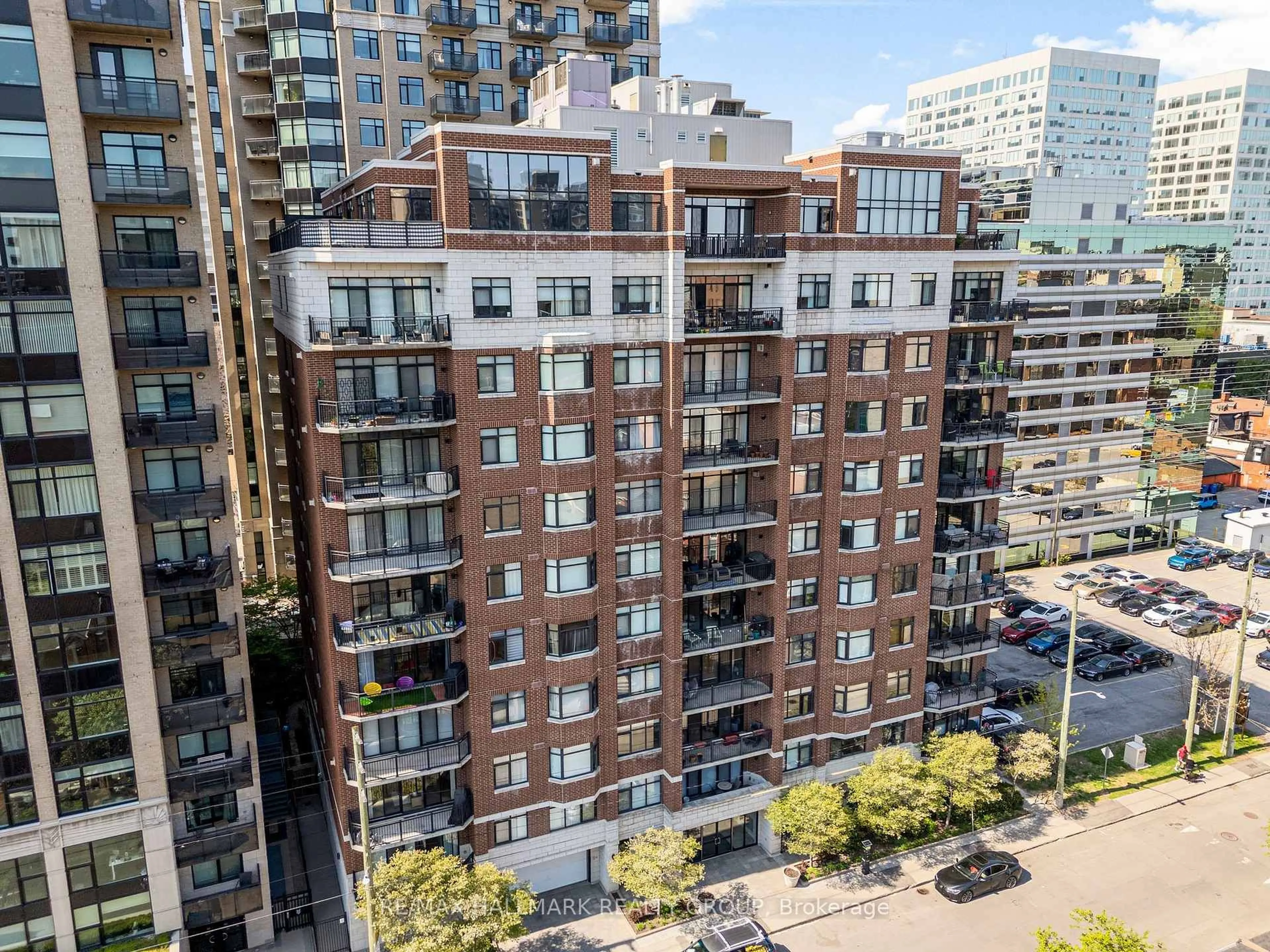 A pic from outside/outdoor area/front of a property/back of a property/a pic from drone, city buildings view from balcony for 375 Lisgar St #804, Ottawa Ontario K2P 0E3