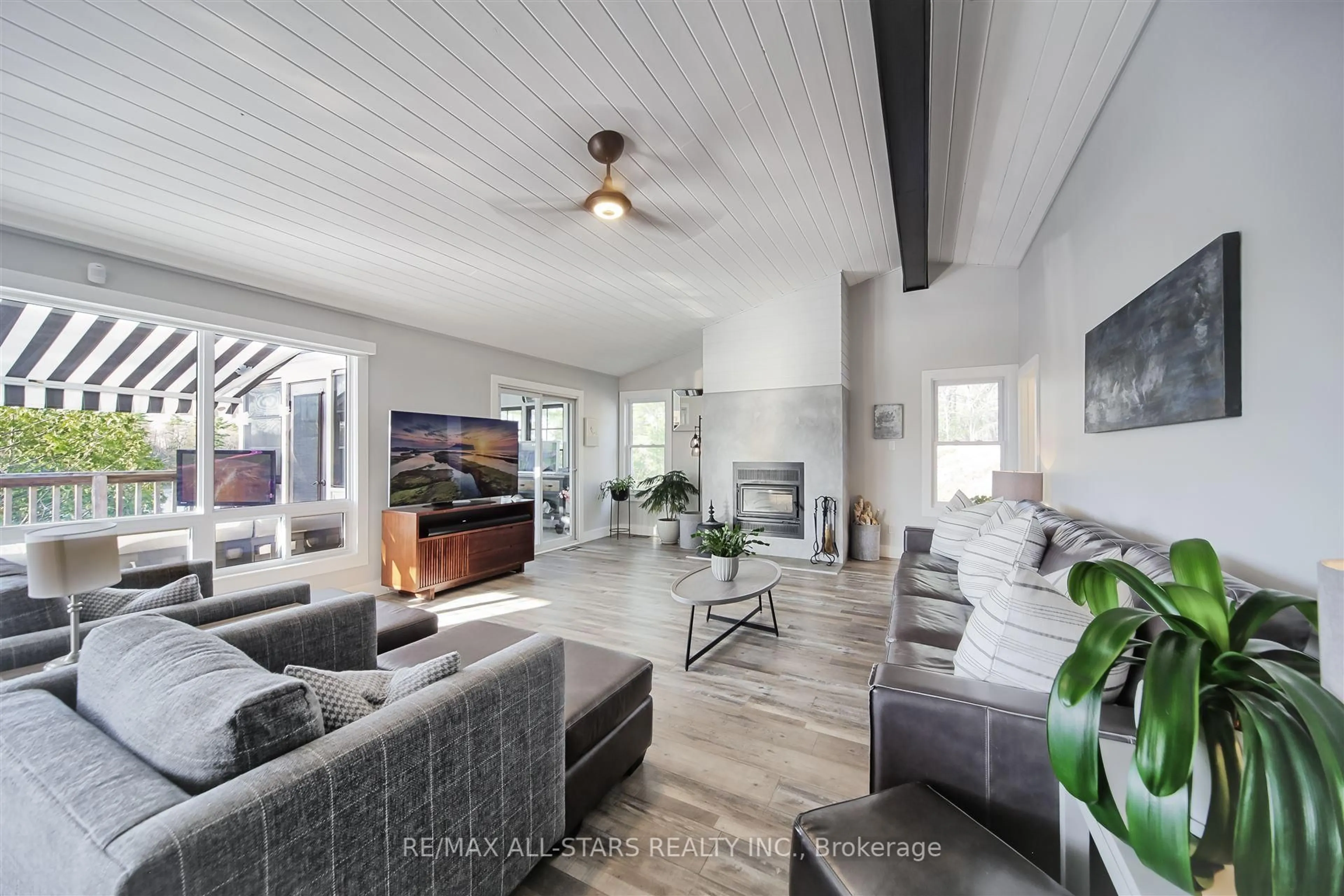 Living room with furniture, unknown for 2836 FIRE ROUTE 130, Trent Lakes Ontario K0L 1J0