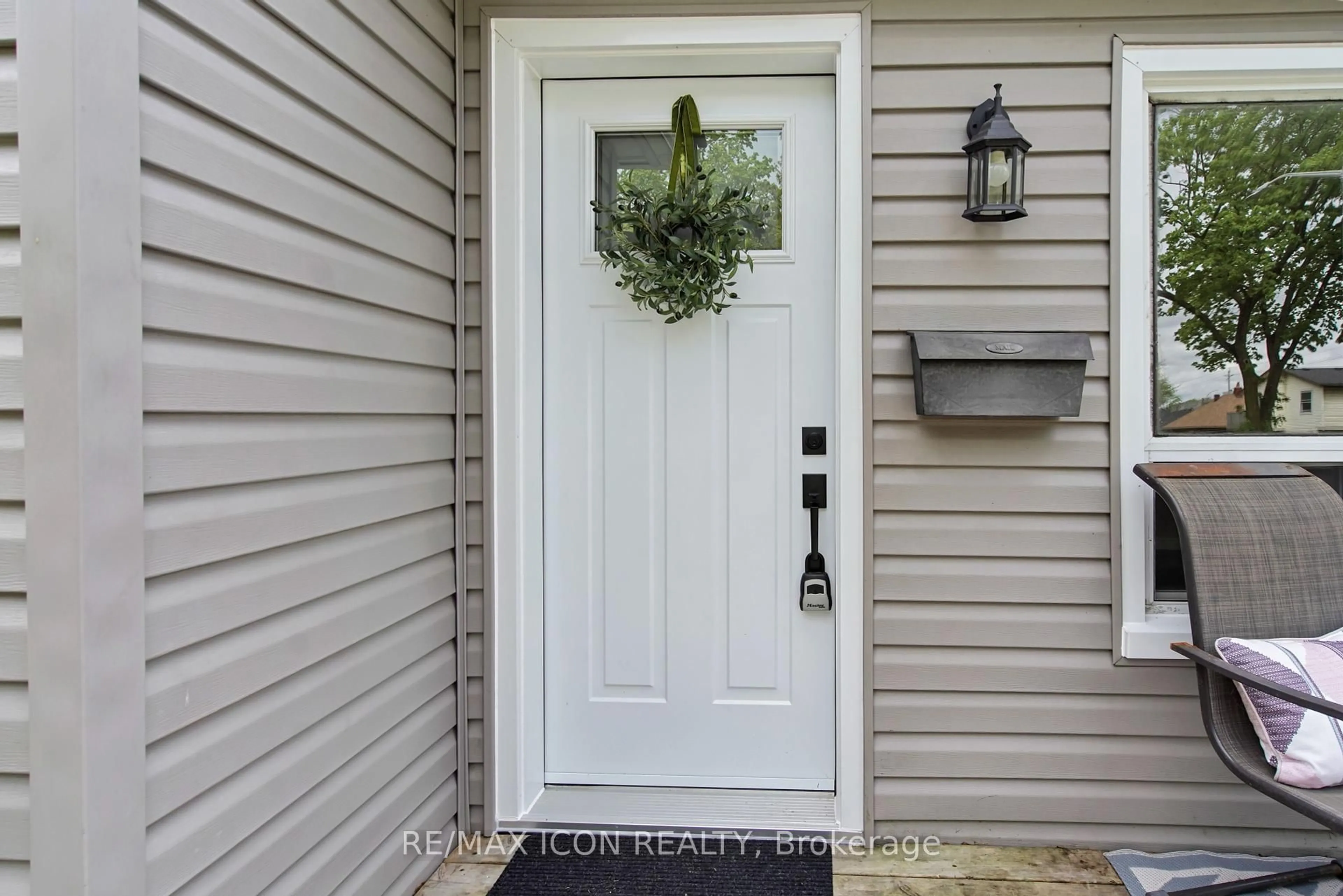 Indoor entryway for 1311 Langmuir Ave, London East Ontario N5W 2G5