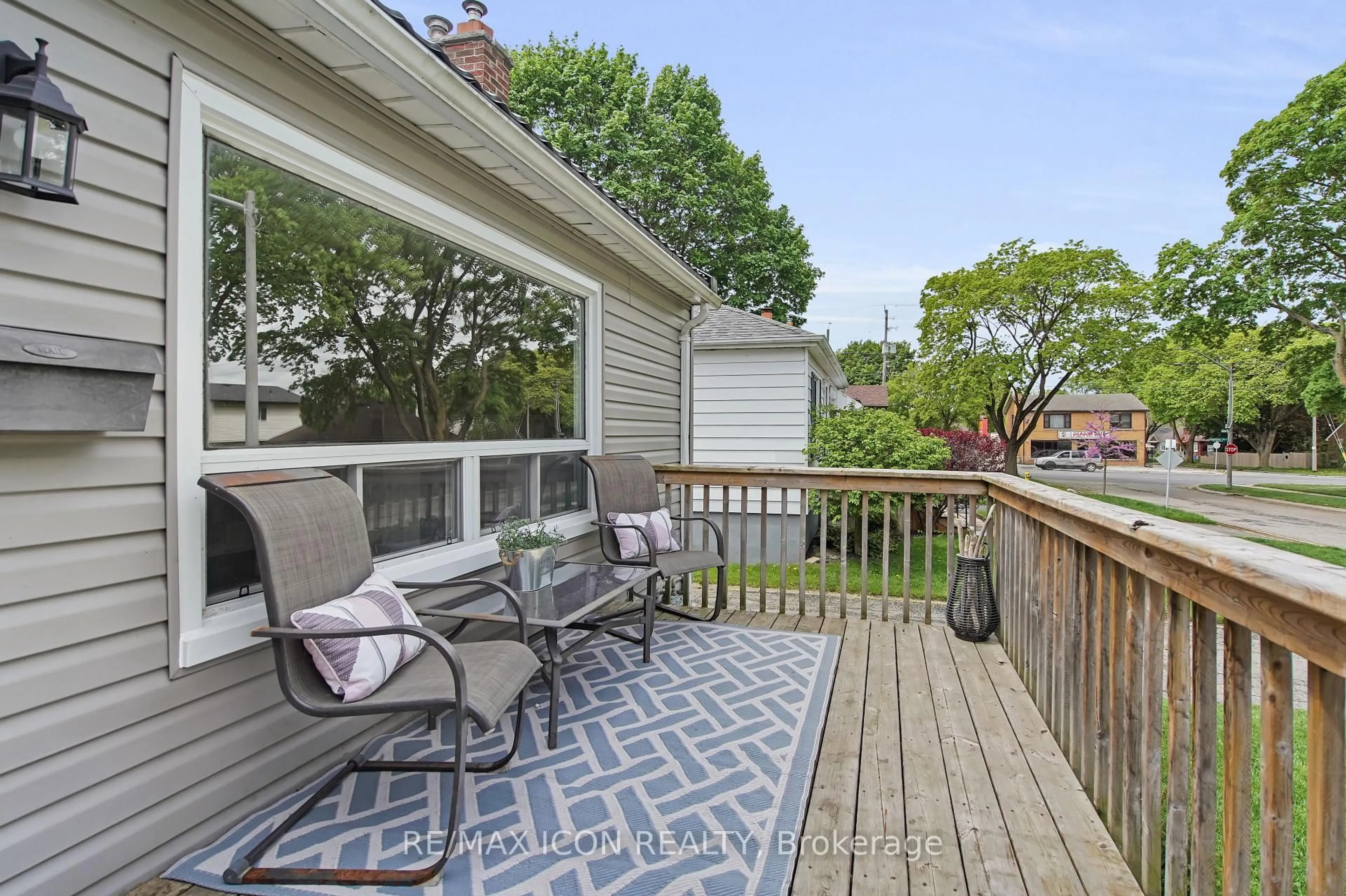 Patio, street for 1311 Langmuir Ave, London East Ontario N5W 2G5