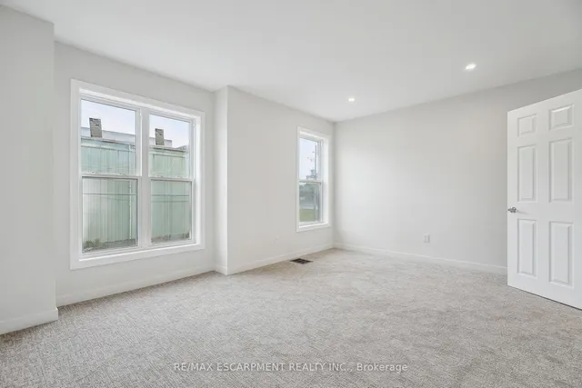 Additional property image - 289 Wentworth St