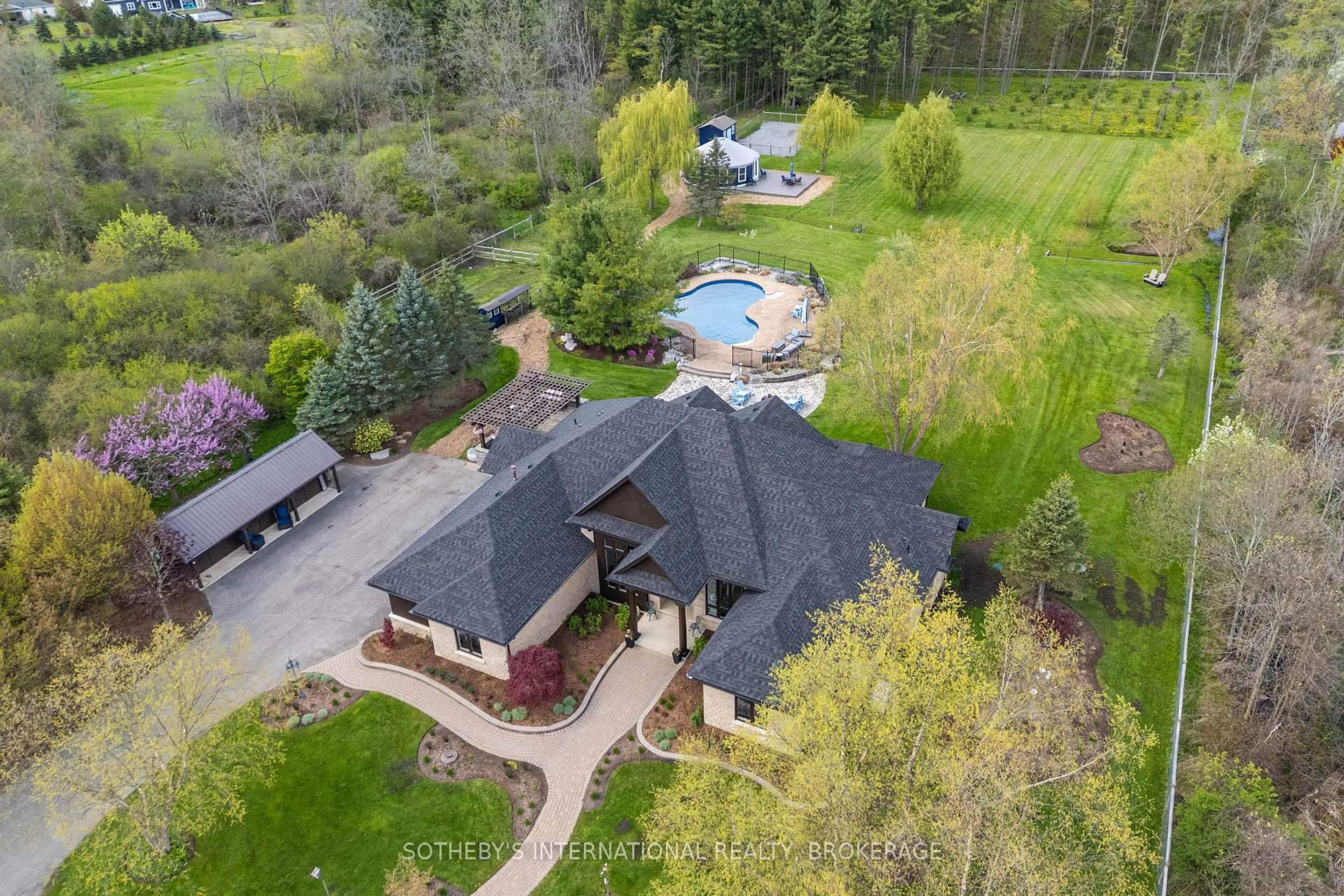 A pic from outside/outdoor area/front of a property/back of a property/a pic from drone, water/lake/river/ocean view for 3500 Nigh Rd, Fort Erie Ontario L0S 1N0
