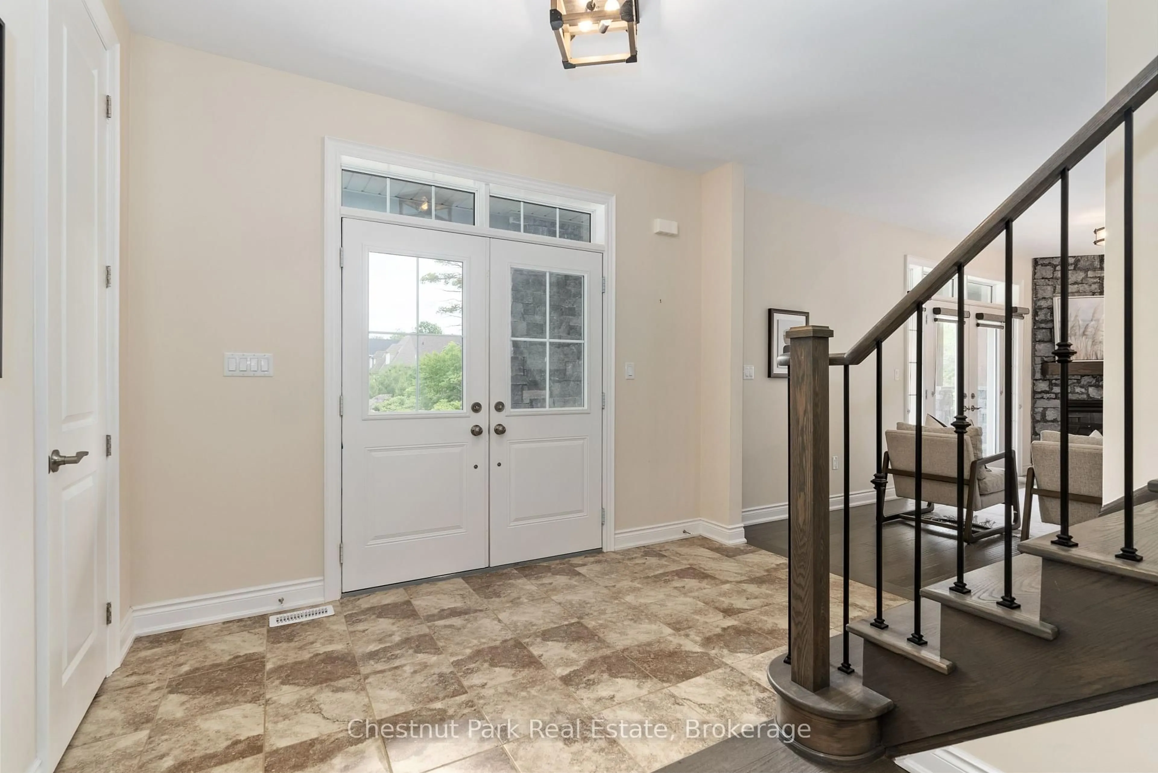 Indoor entryway for 3 Baypoint Crt, Gravenhurst Ontario P1P 0A2