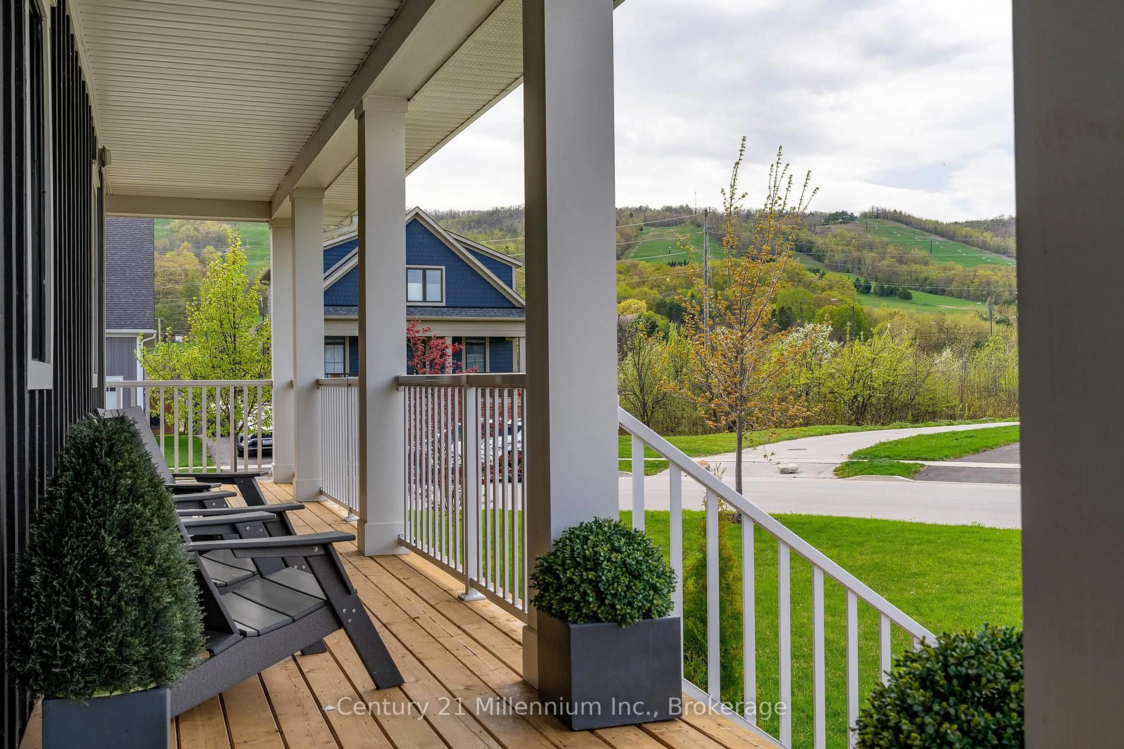 Patio, water/lake/river/ocean view for 225 Yellow Birch Cres, Blue Mountains Ontario L9Y 0Z3