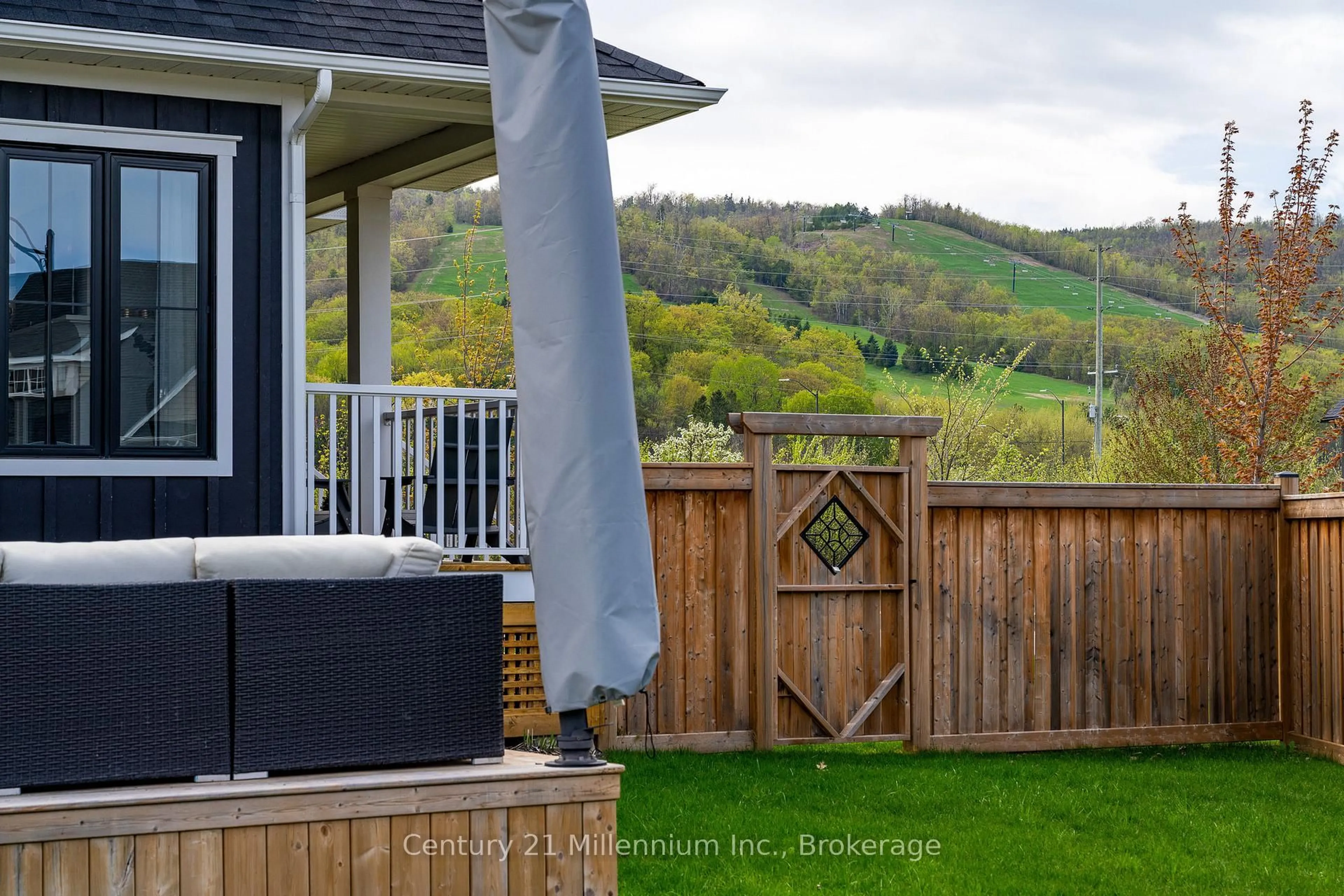 Patio, mountain view for 225 Yellow Birch Cres, Blue Mountains Ontario L9Y 0Z3