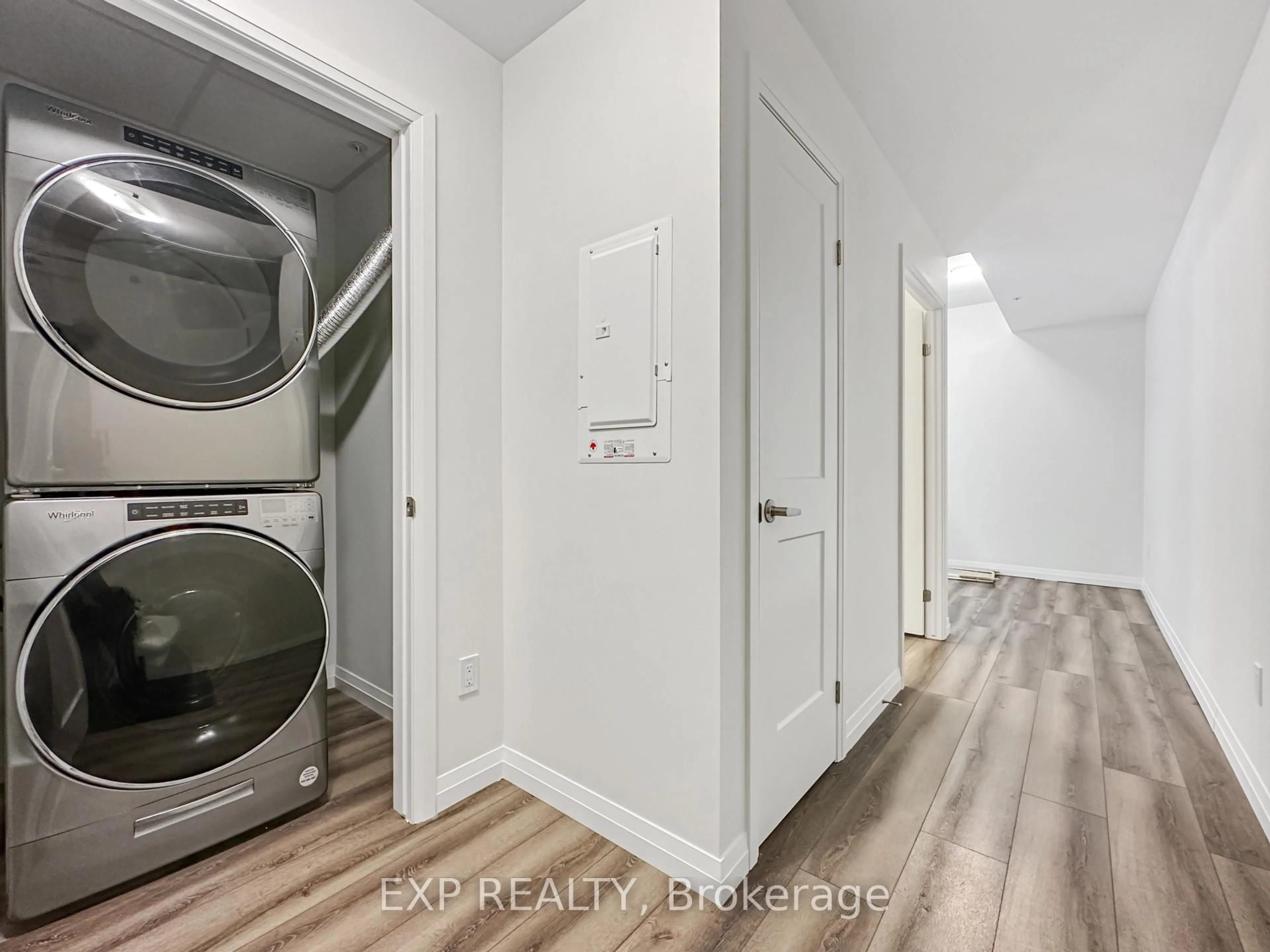 Indoor entryway for 108 Garment St #201, Kitchener Ontario N2G 0E3