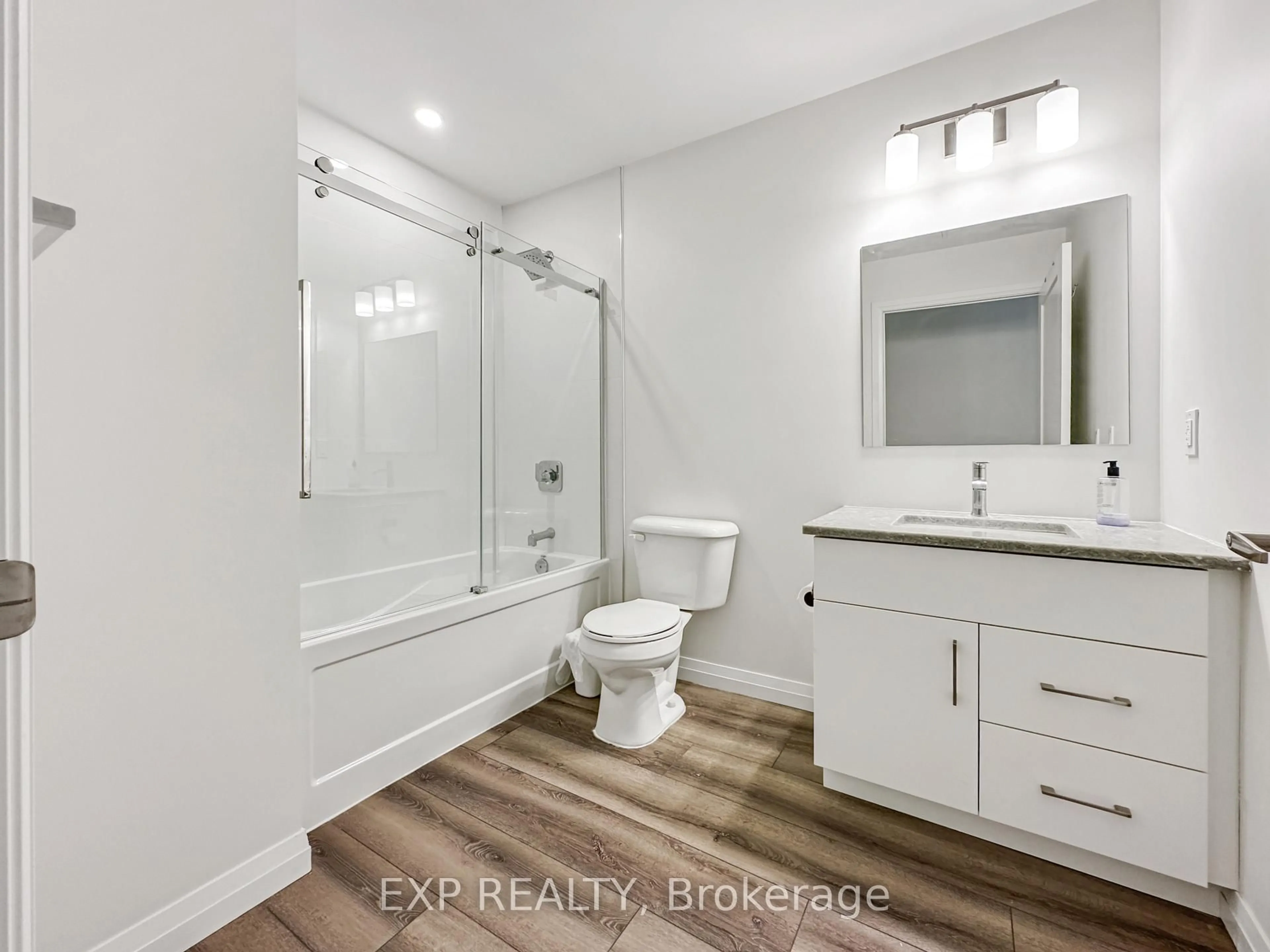 Standard bathroom, unknown for 108 Garment St #201, Kitchener Ontario N2G 0E3