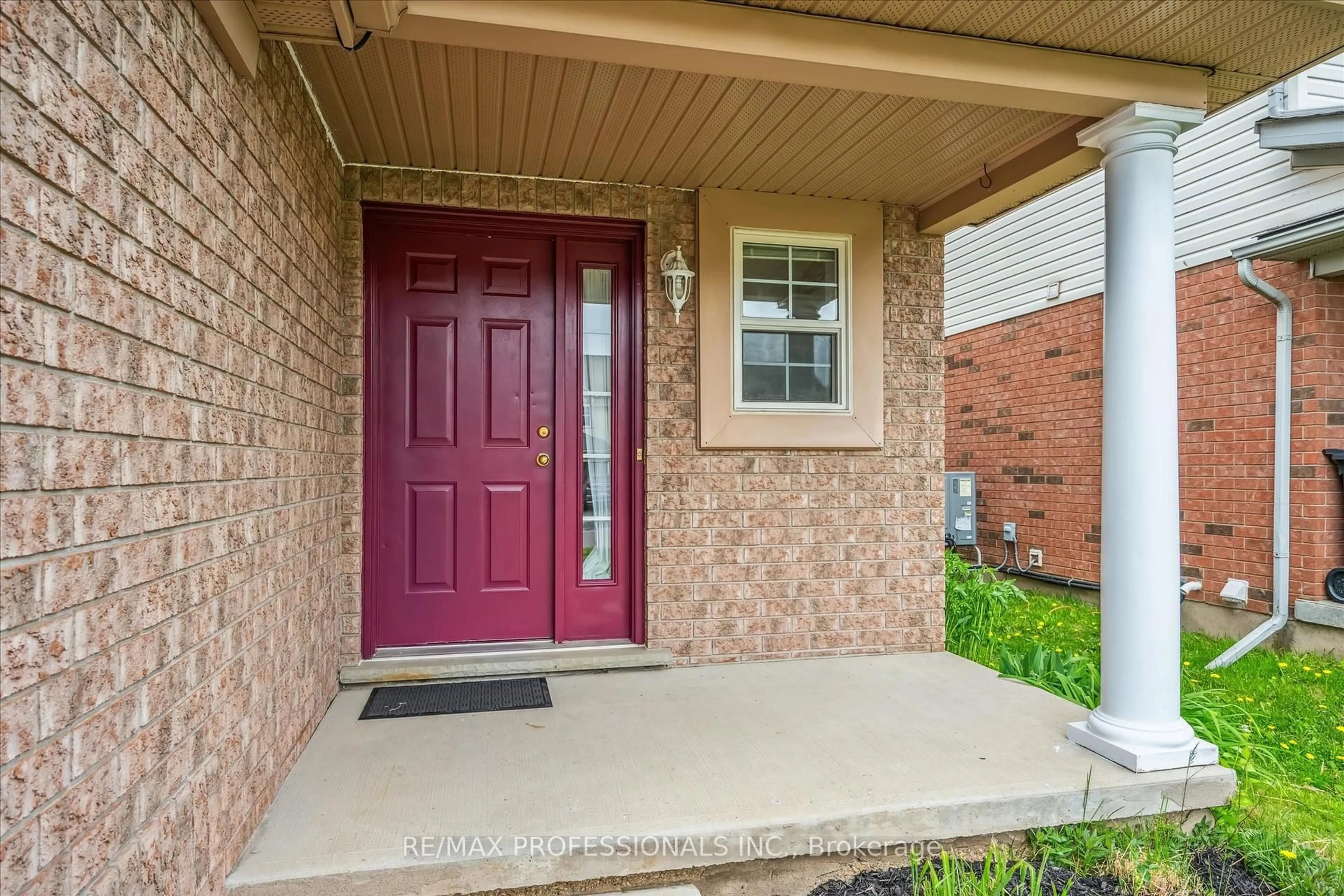 Indoor entryway for 165 Silurian Dr, Guelph Ontario N1E 7E6