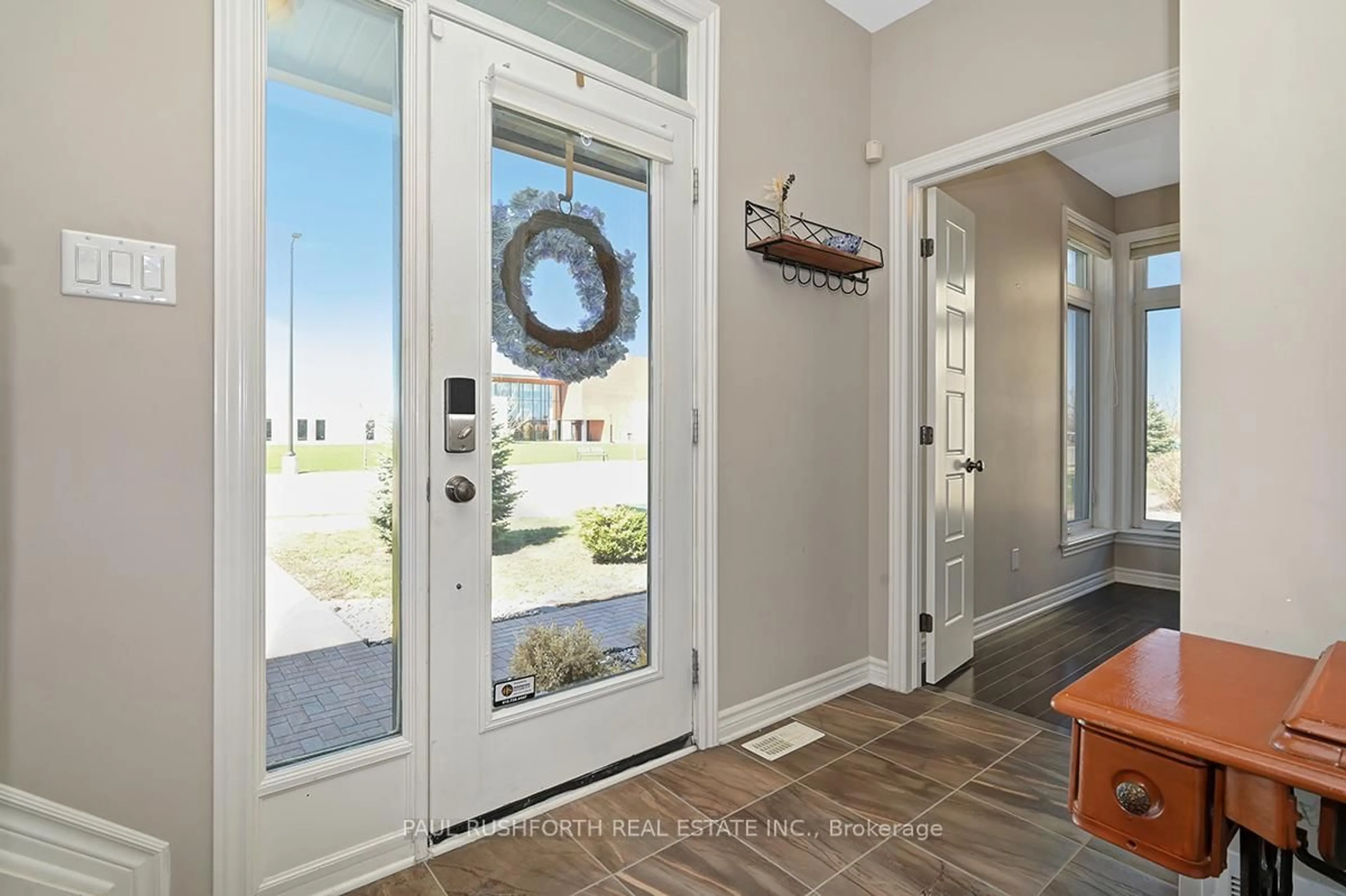 Indoor entryway for 610 Chaperal Private N/A, Ottawa Ontario K4A 0Y2