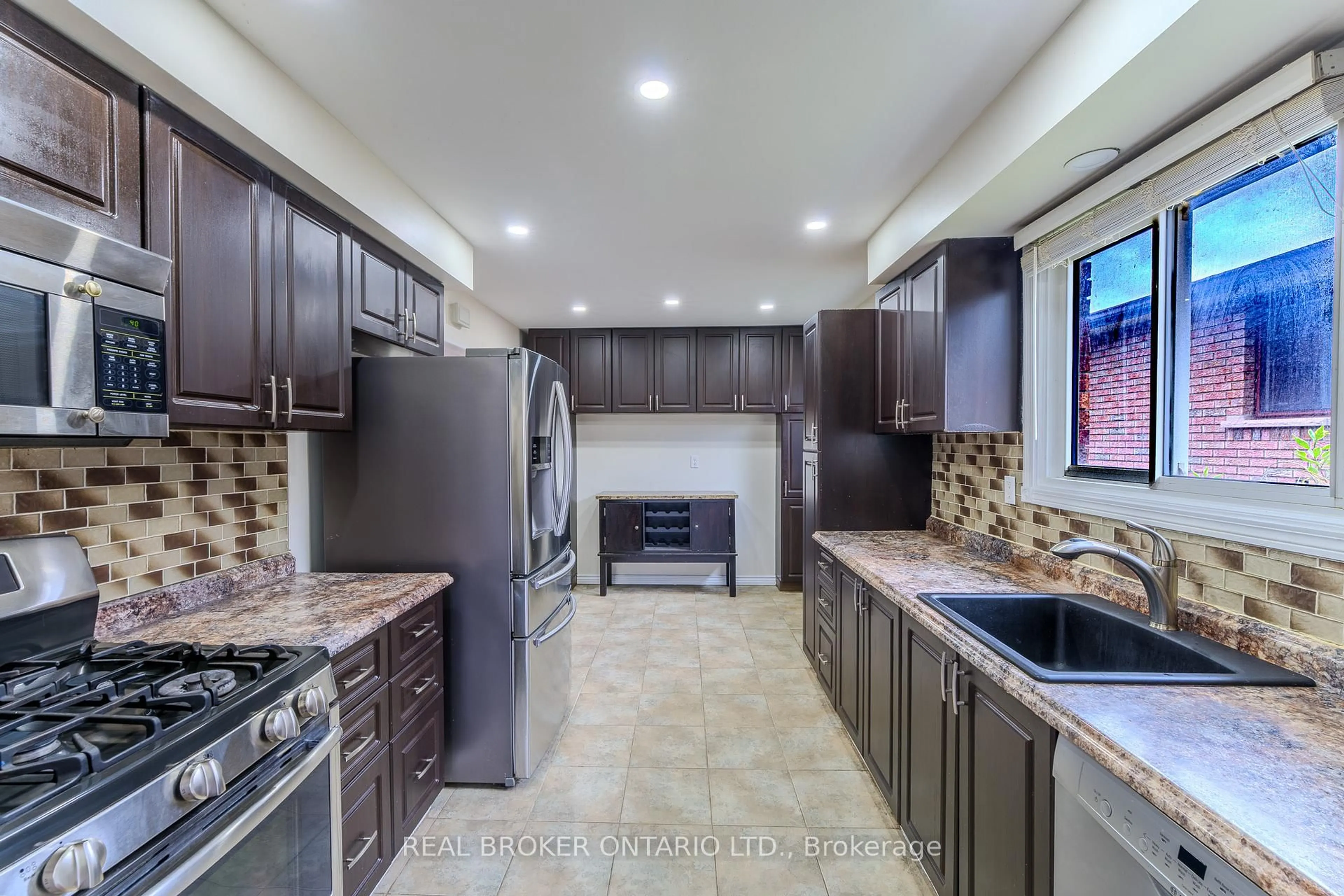 Open concept kitchen, ceramic/tile floor for 17 Taymall St, Hamilton Ontario L8W 1Z7