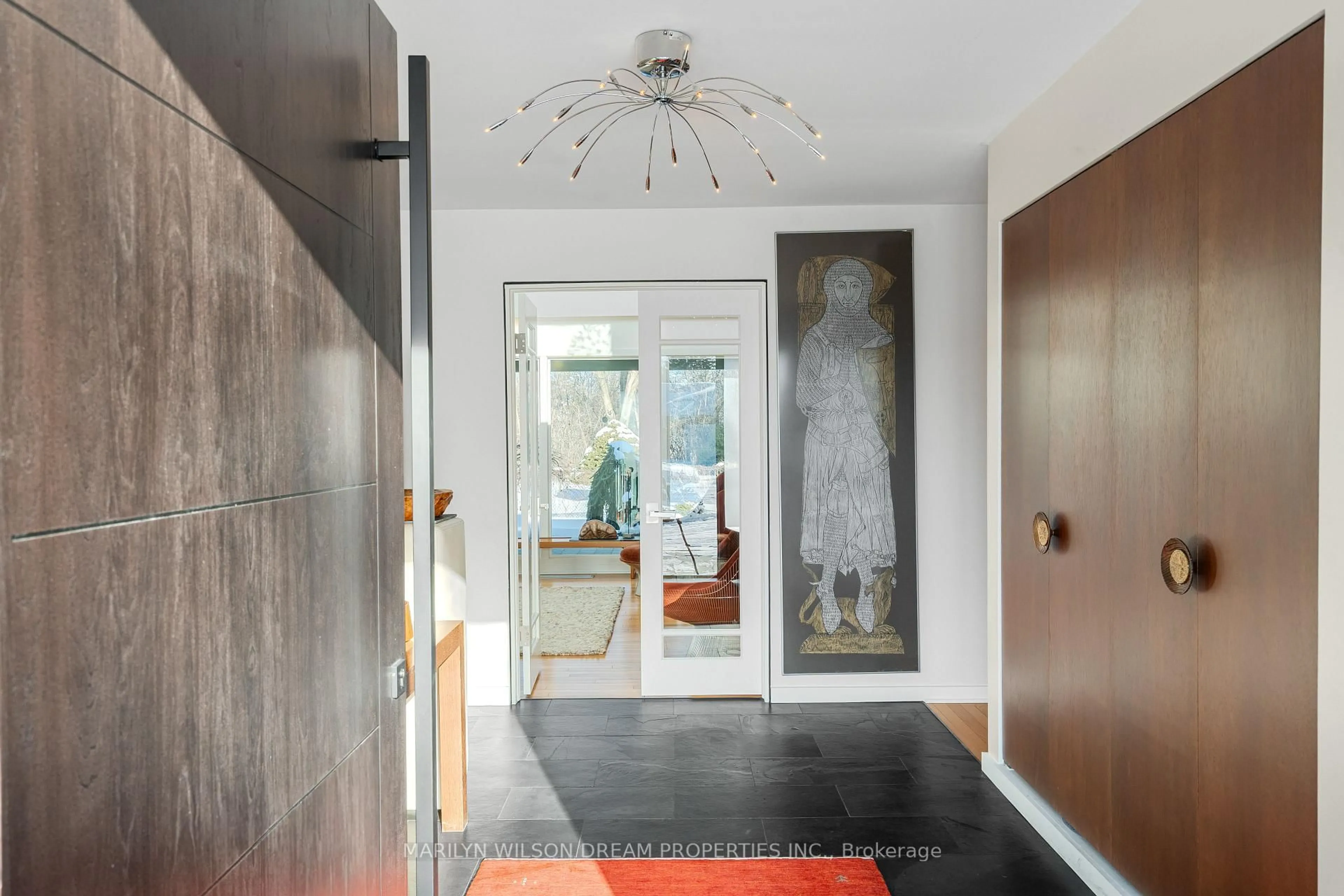 Indoor entryway for 1216 Lampman Cres, Ottawa Ontario K2C 1P8