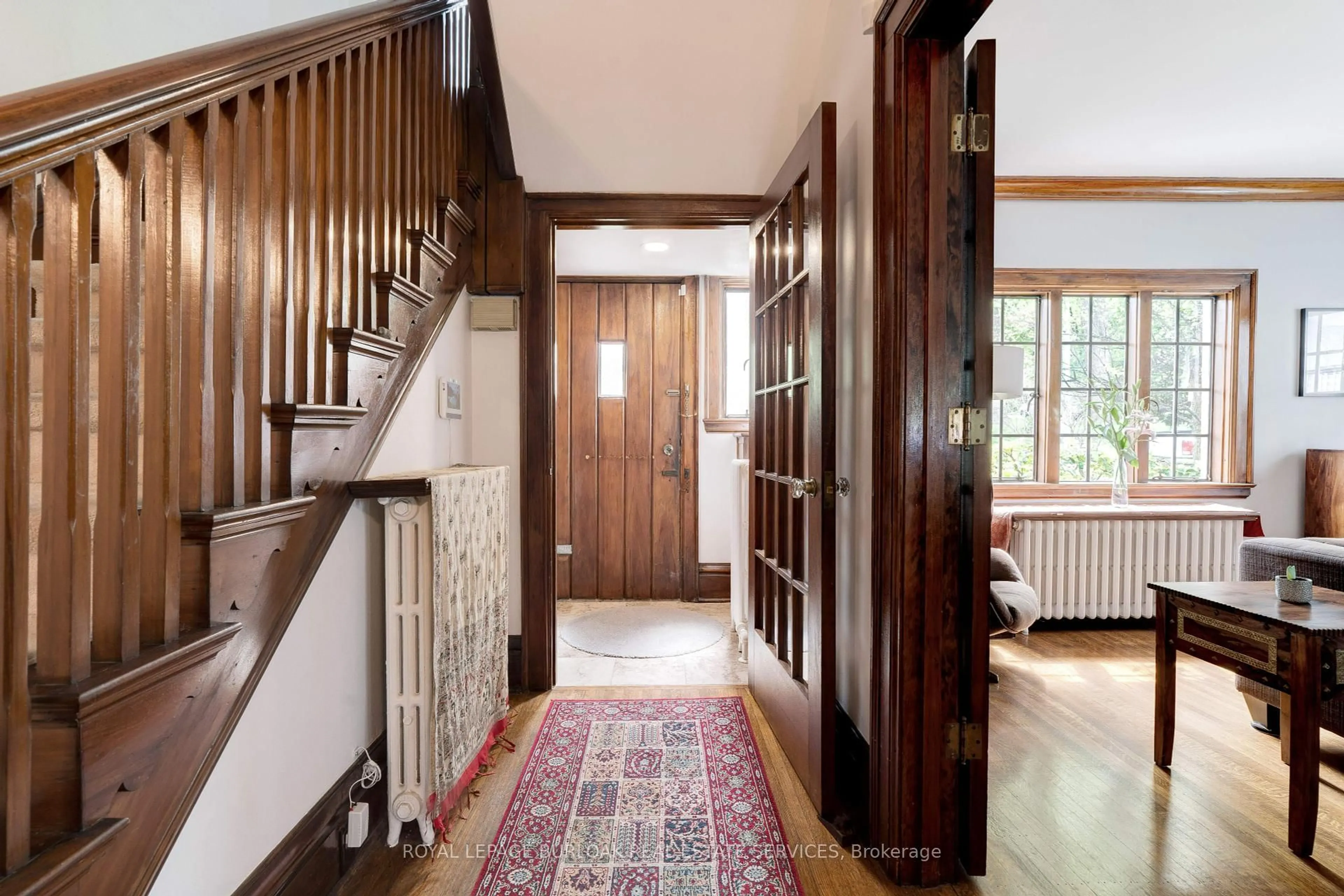 Indoor foyer for 8 Turner Ave, Hamilton Ontario L8P 3K5