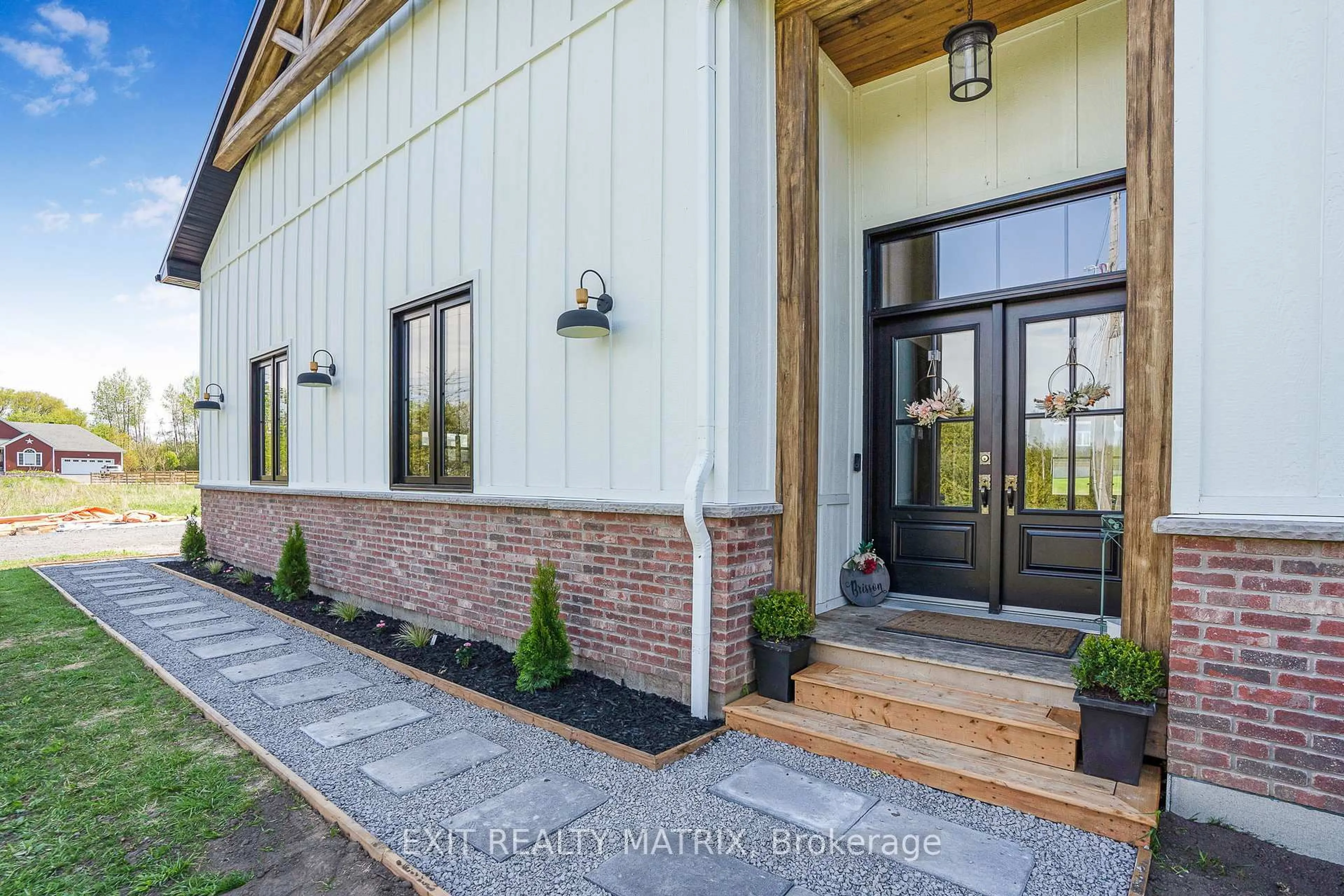 Indoor entryway for 2725 McLean Crt, North Stormont Ontario K0C 1T0