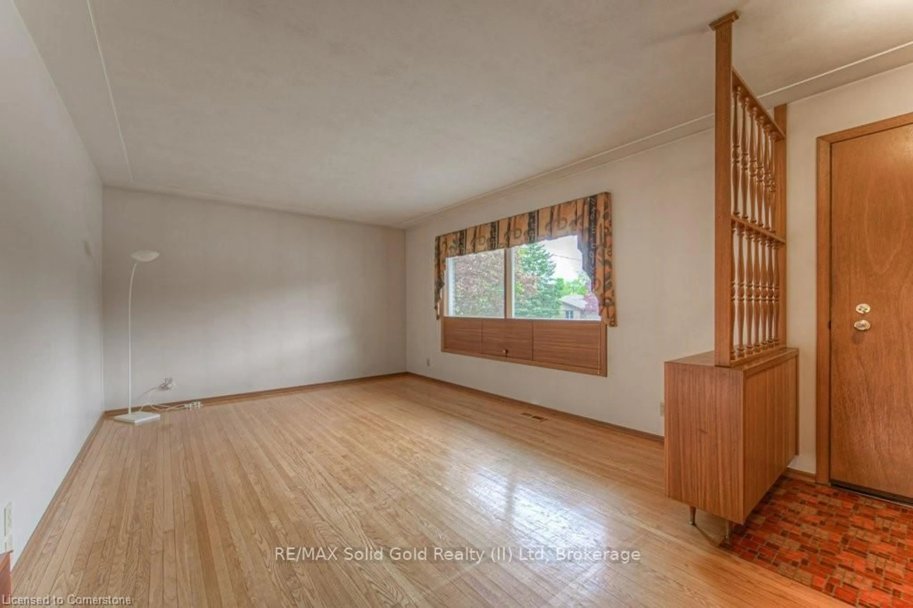A pic of a room for 254 Village Rd, Kitchener Ontario N2M 4L4