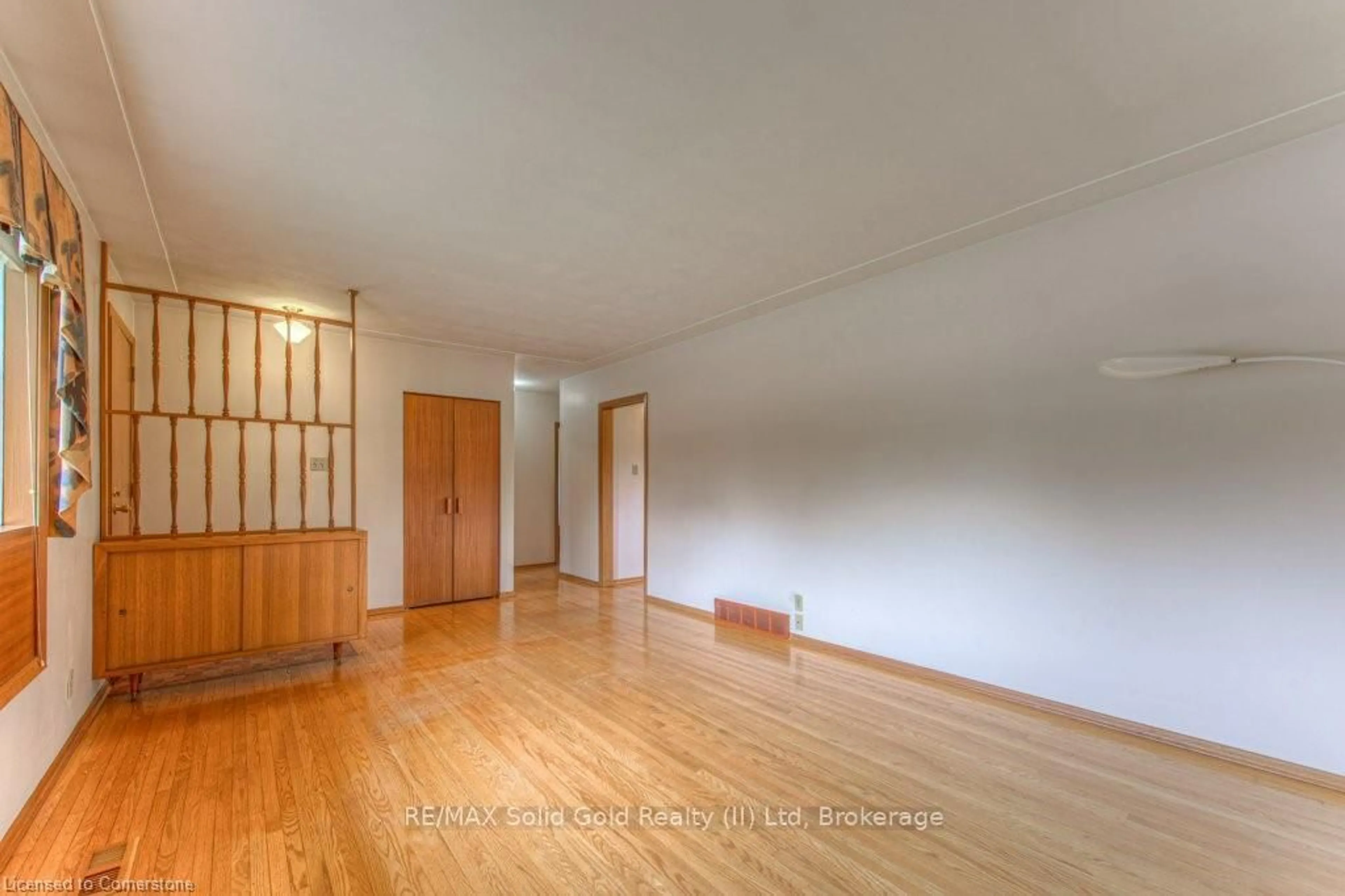 A pic of a room for 254 Village Rd, Kitchener Ontario N2M 4L4