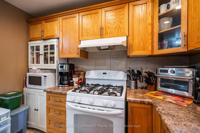 Additional image 37 of 12 Rossmore Ave