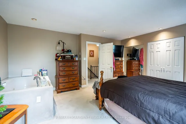 Additional image 23 of 12 Rossmore Ave