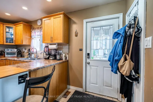 Additional image 40 of 12 Rossmore Ave