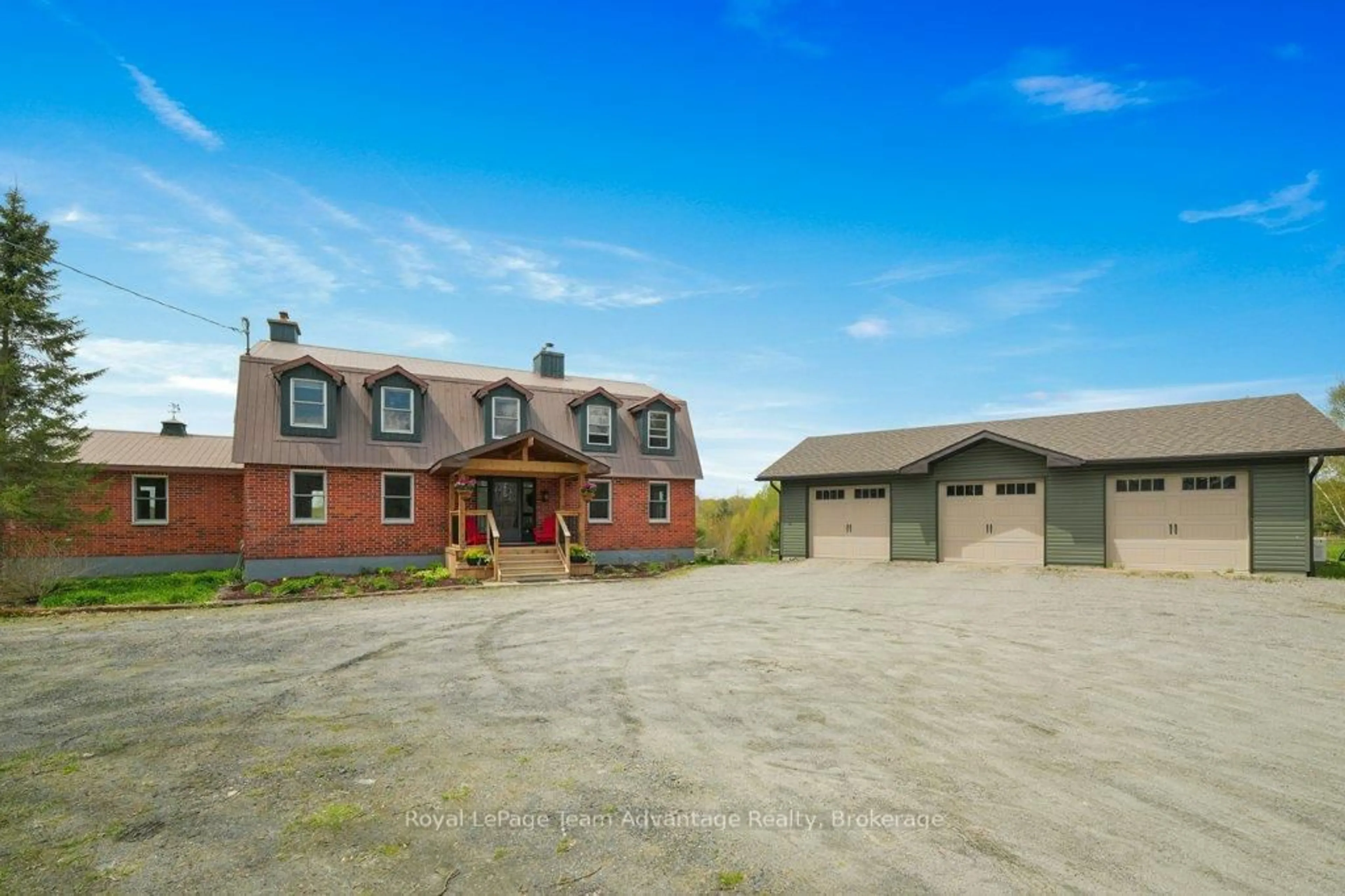A pic from outside/outdoor area/front of a property/back of a property/a pic from drone, building for 25 Bradley Rd, Seguin Ontario P2A 0B6