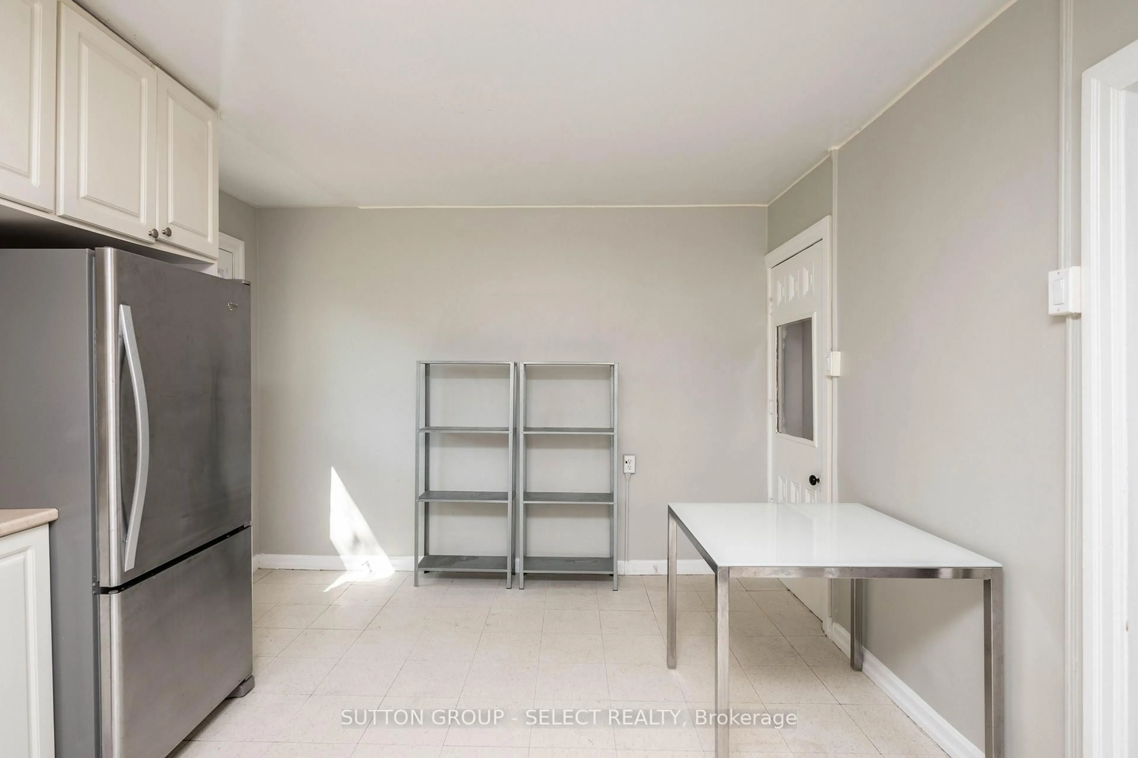 A pic of a room for 289 Pall Mall St, London East Ontario N6B 2G8