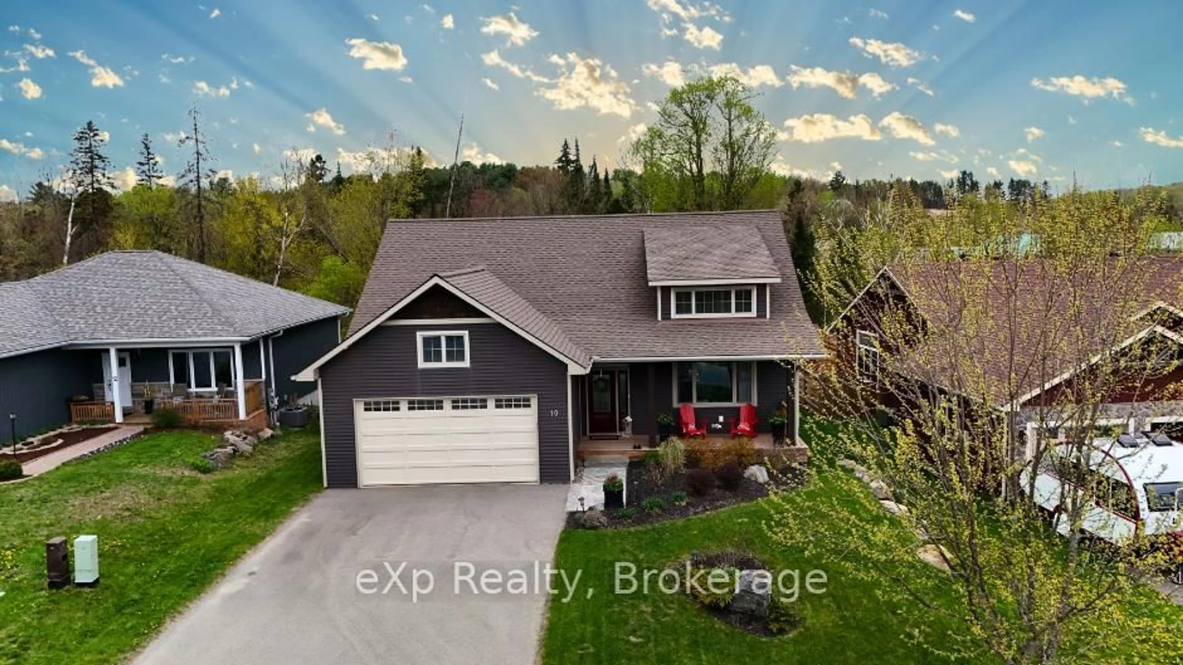 A pic from outside/outdoor area/front of a property/back of a property/a pic from drone, water/lake/river/ocean view for 10 Woodstream Dr, Huntsville Ontario P1H 0B7