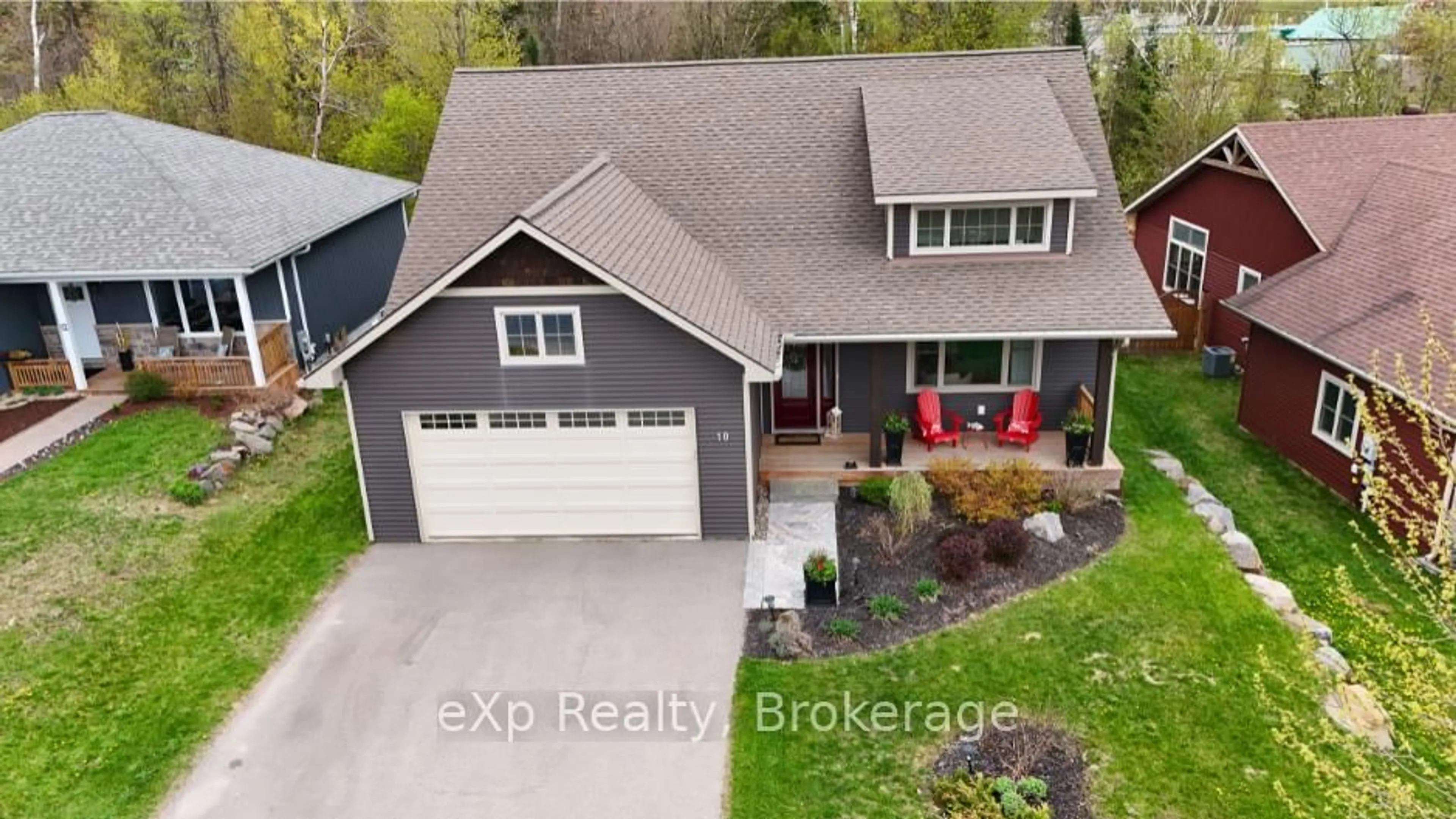 A pic from outside/outdoor area/front of a property/back of a property/a pic from drone, water/lake/river/ocean view for 10 Woodstream Dr, Huntsville Ontario P1H 0B7