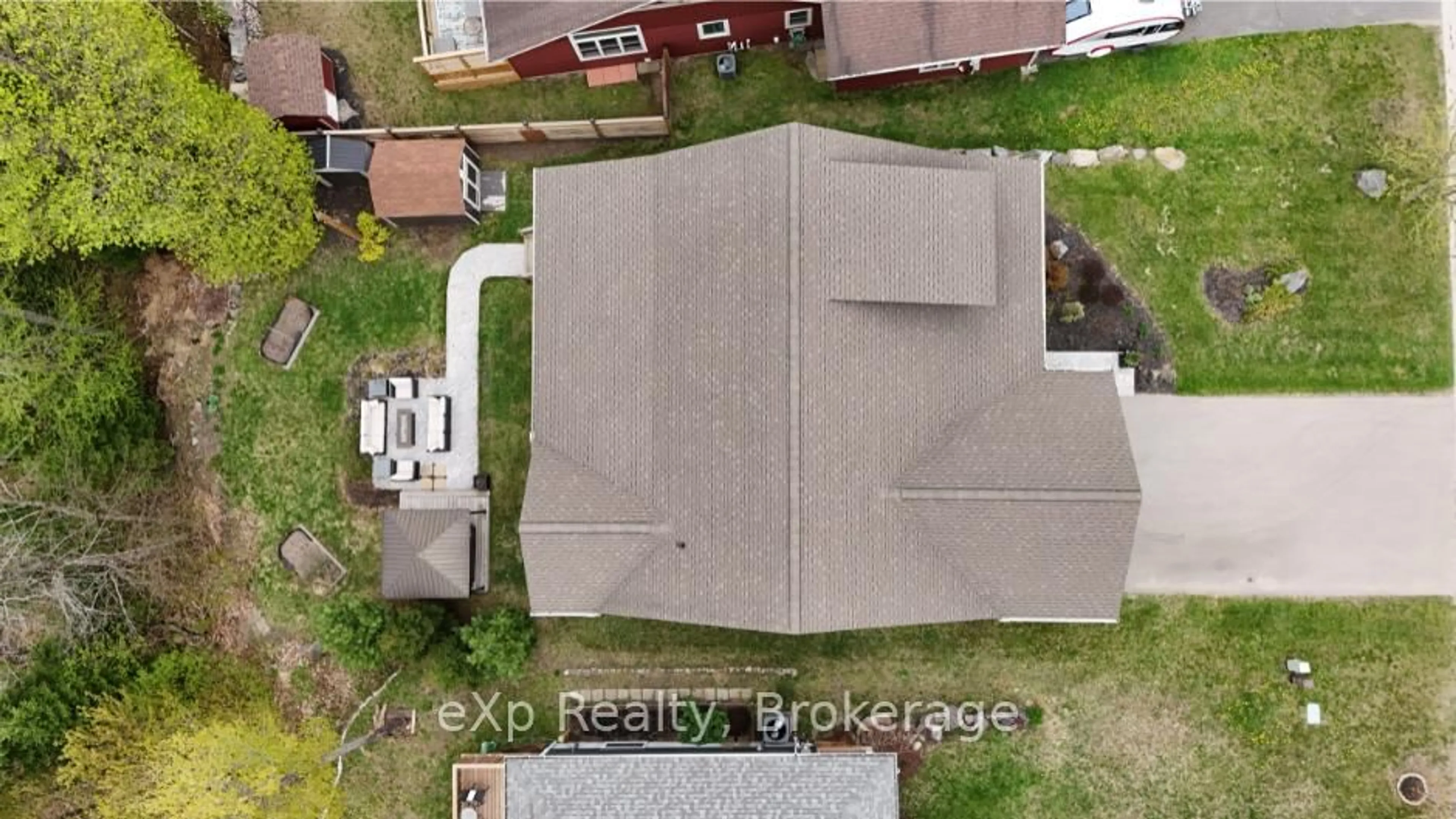 A pic from outside/outdoor area/front of a property/back of a property/a pic from drone, unknown for 10 Woodstream Dr, Huntsville Ontario P1H 0B7