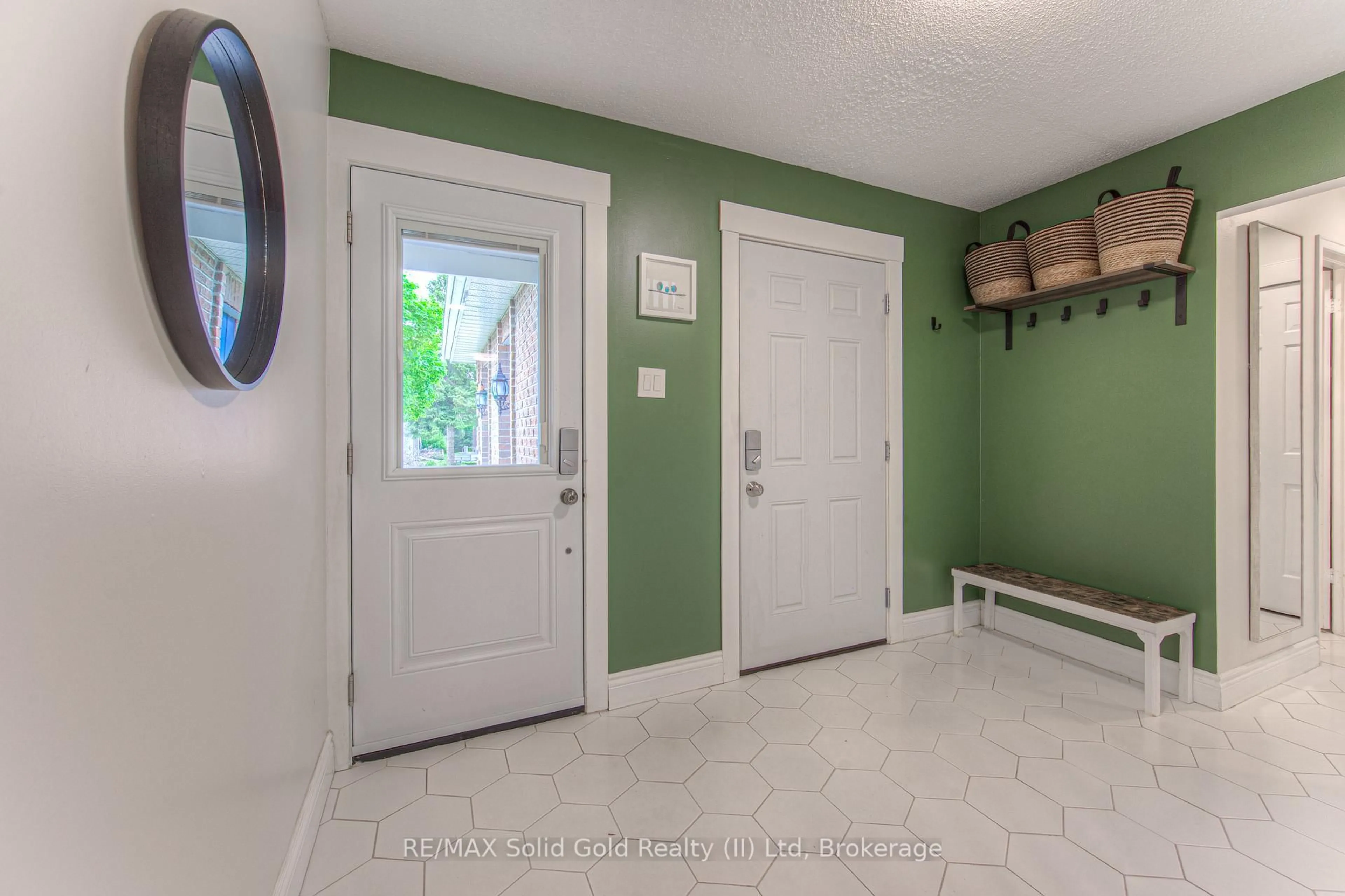 Indoor entryway for 57 Royal Orchard Dr, Kitchener Ontario N2N 1J8