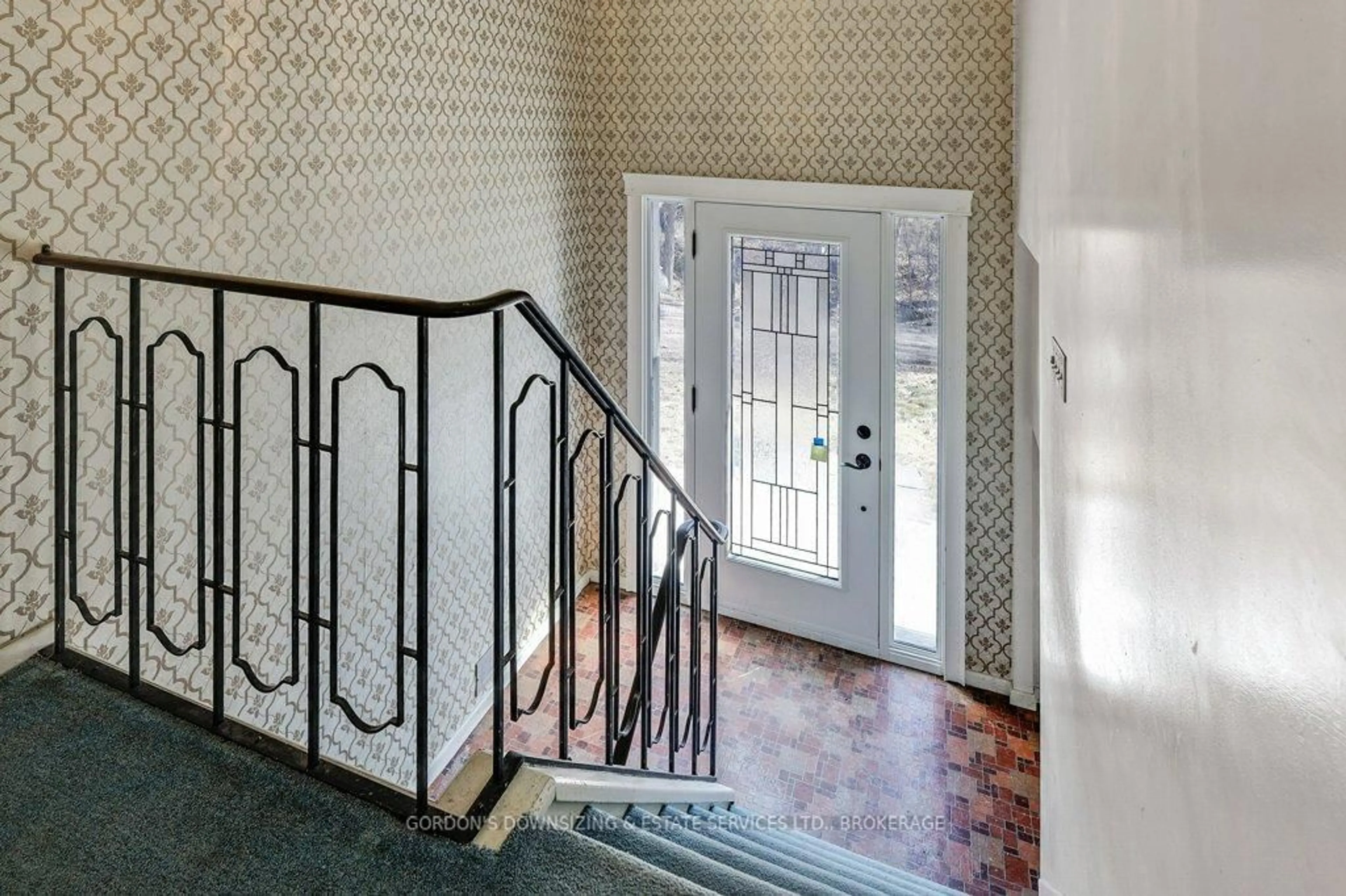 Indoor foyer for 4038 Carp Rd, Carp Ontario K0A 1L0