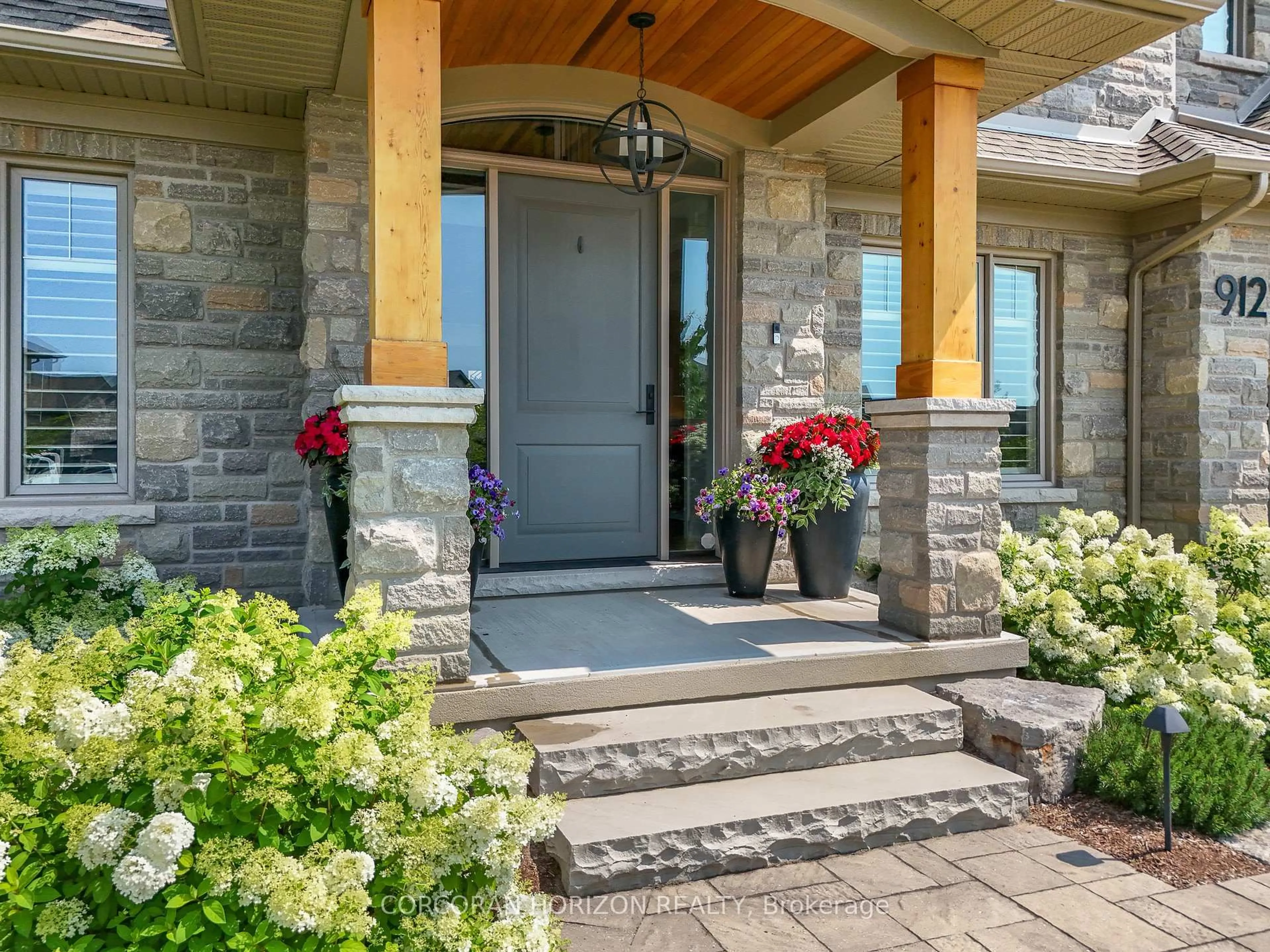 Indoor entryway for 912 Fall Harvest Crt, Kitchener Ontario N2P 0G6